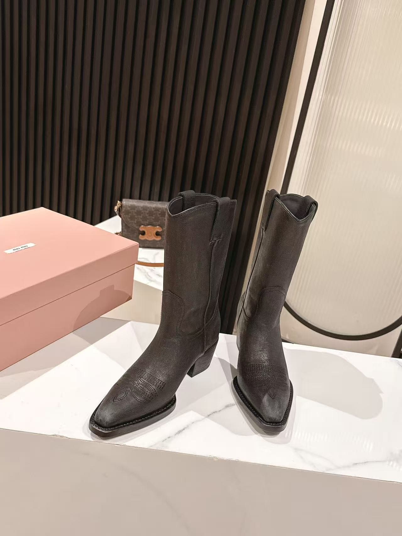 D10554 MiuMiu Miu’s latest autumn/winter Western cowboy boots — image 3