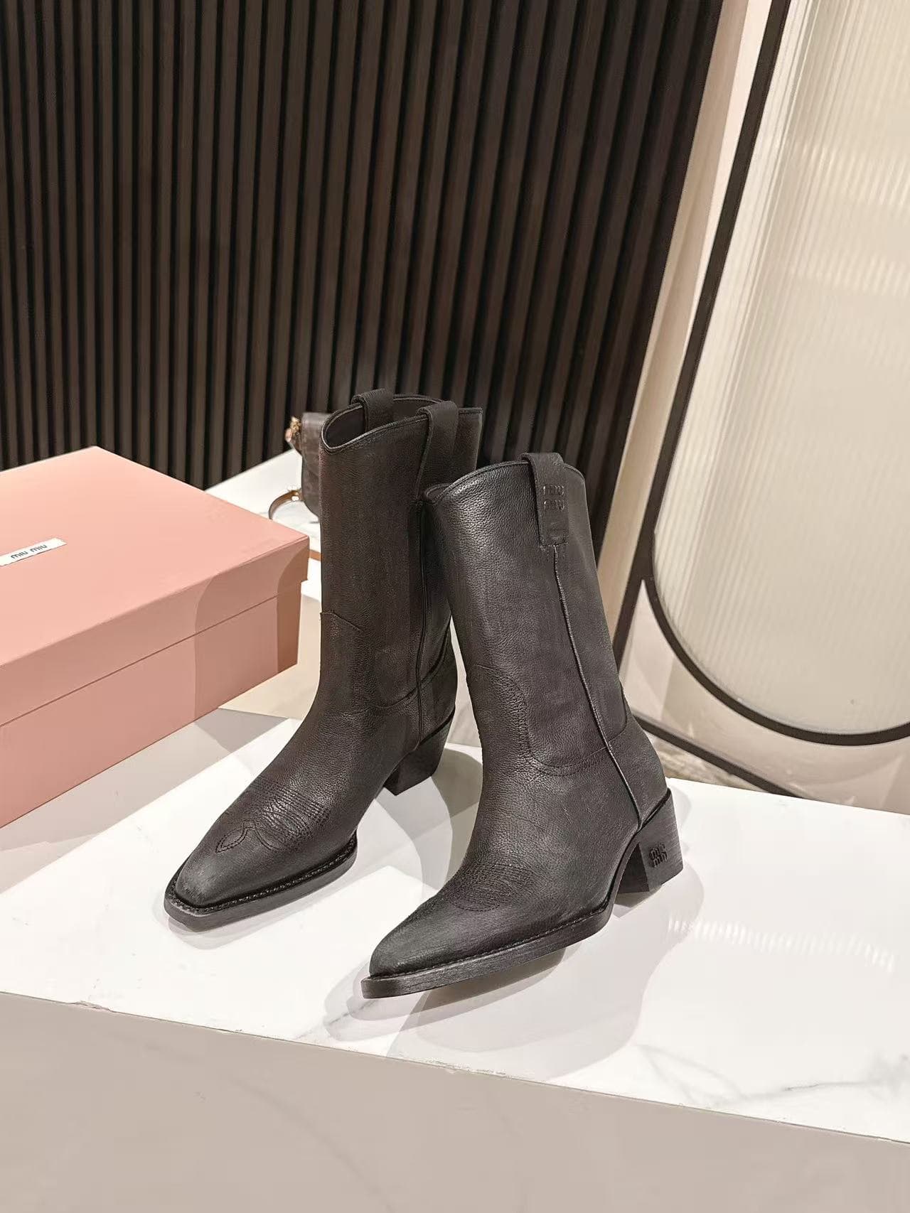 D10554 MiuMiu Miu’s latest autumn/winter Western cowboy boots — image 4
