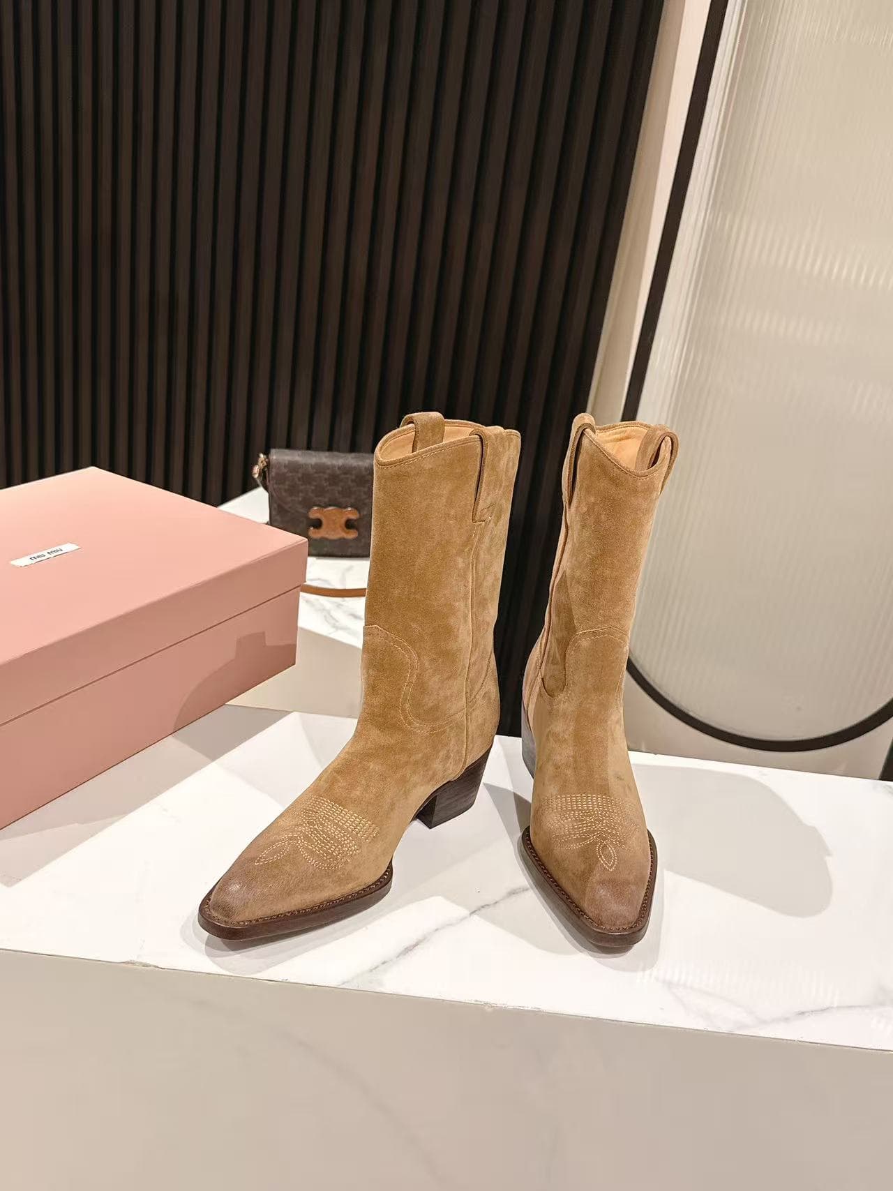 D10553 MiuMiu Miu’s latest autumn/winter western cowboy boots — image 3
