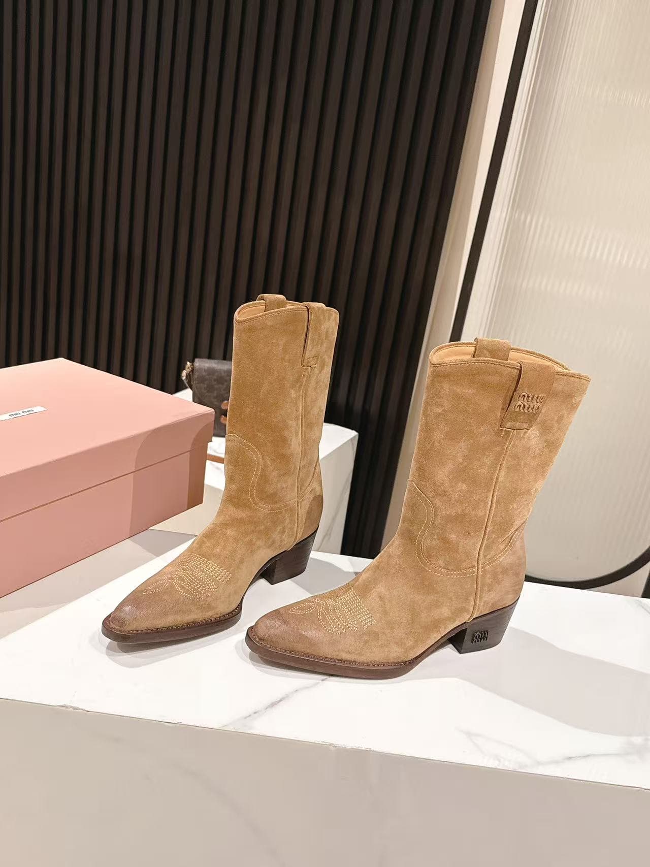 D10553 MiuMiu Miu’s latest autumn/winter western cowboy boots — image 2