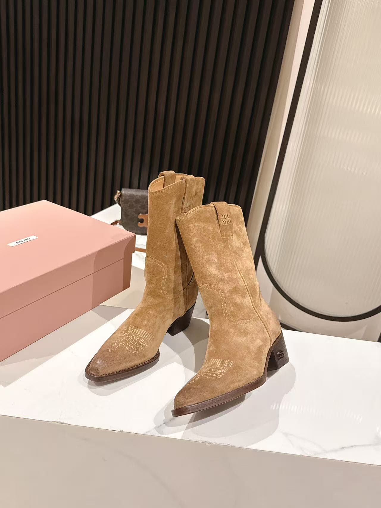 D10553 MiuMiu Miu’s latest autumn/winter western cowboy boots — image 4