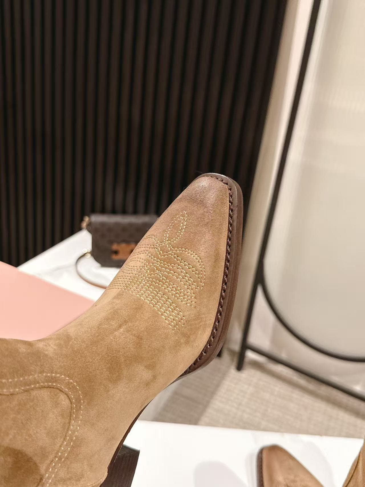 D10553 MiuMiu Miu’s latest autumn/winter western cowboy boots — image 6