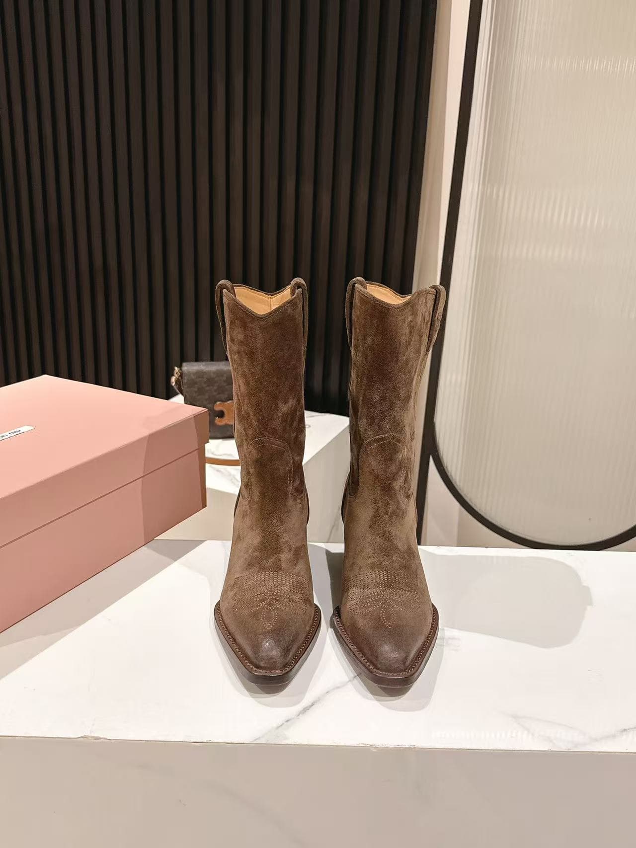 D10552 MiuMiu Miu’s latest autumn/winter Western cowboy boots — image 1