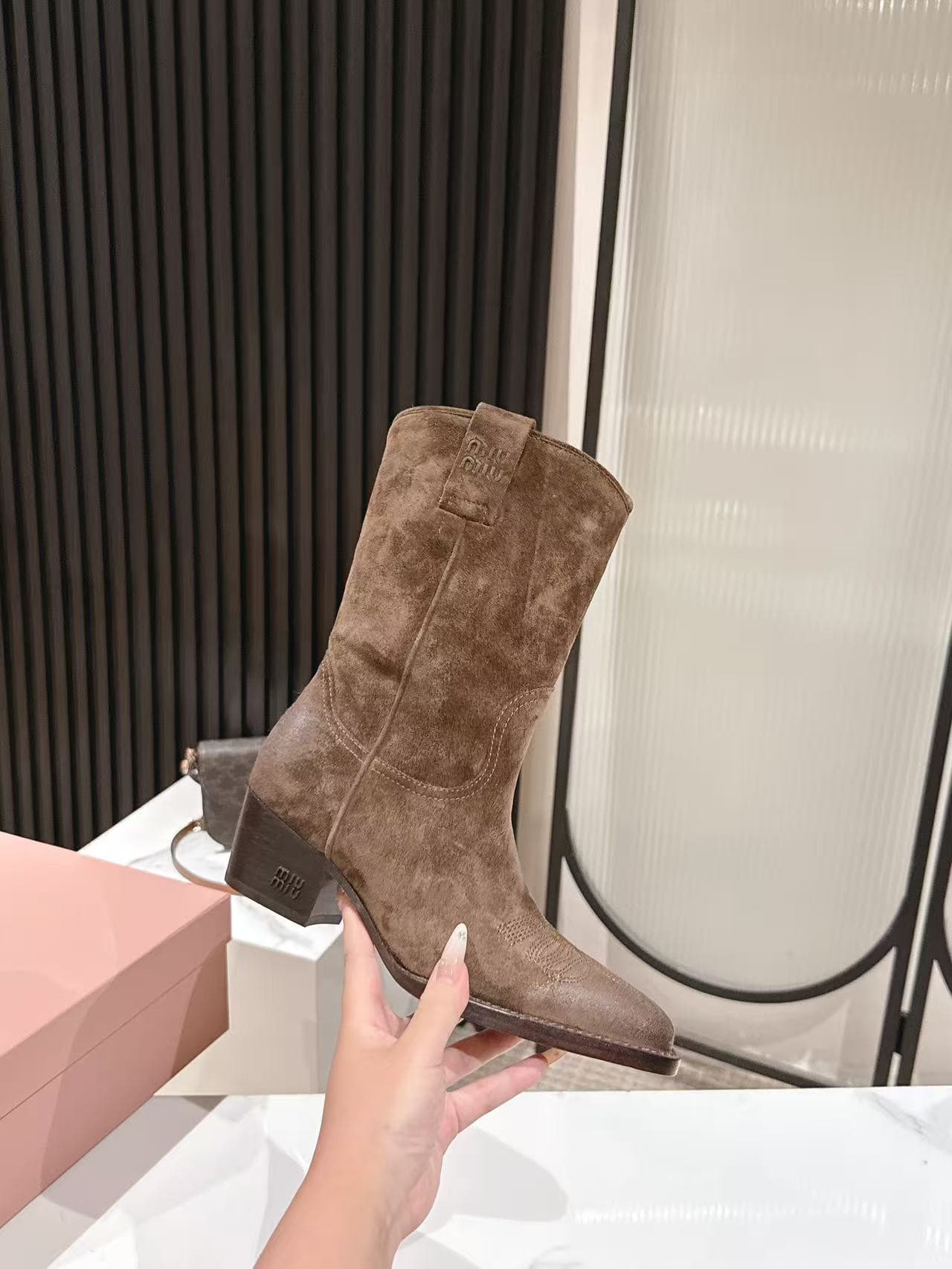 D10552 MiuMiu Miu’s latest autumn/winter Western cowboy boots — image 5