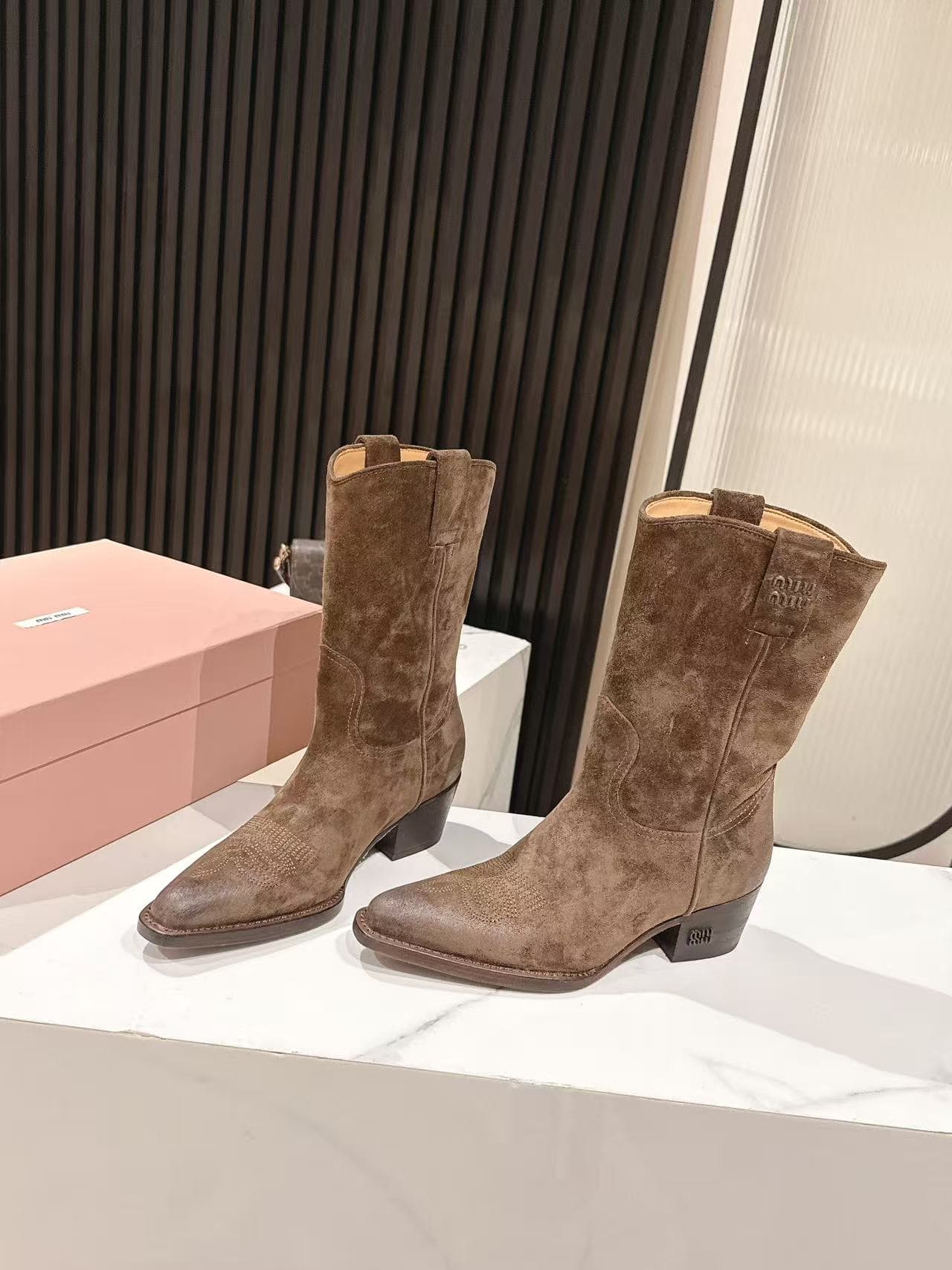 D10552 MiuMiu Miu’s latest autumn/winter Western cowboy boots — image 2