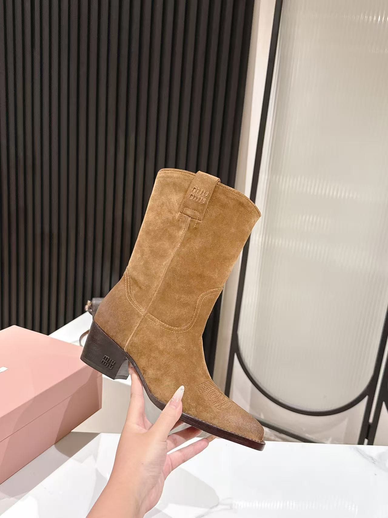 D10551 MiuMiu Miu’s latest autumn/winter western cowboy boots — image 5