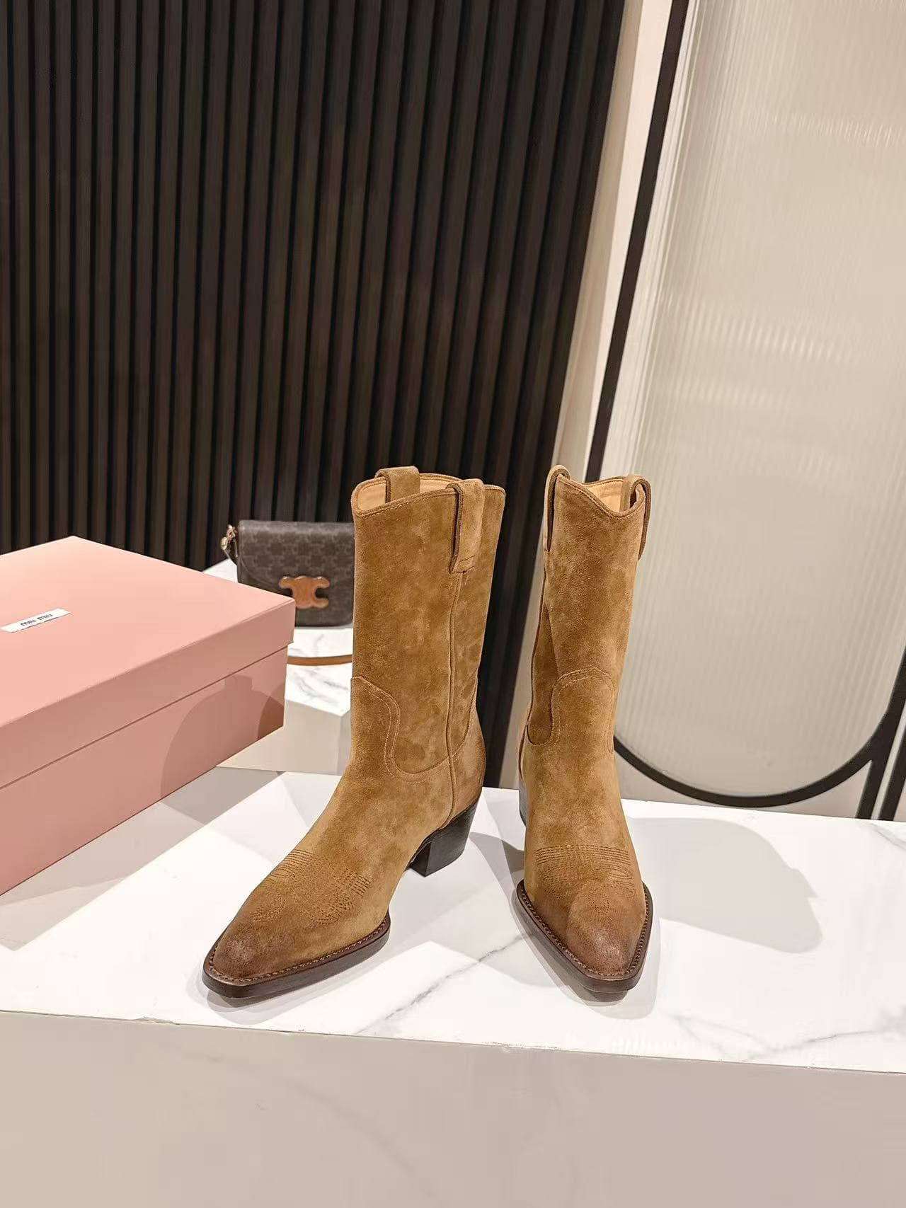 D10551 MiuMiu Miu’s latest autumn/winter western cowboy boots — image 3