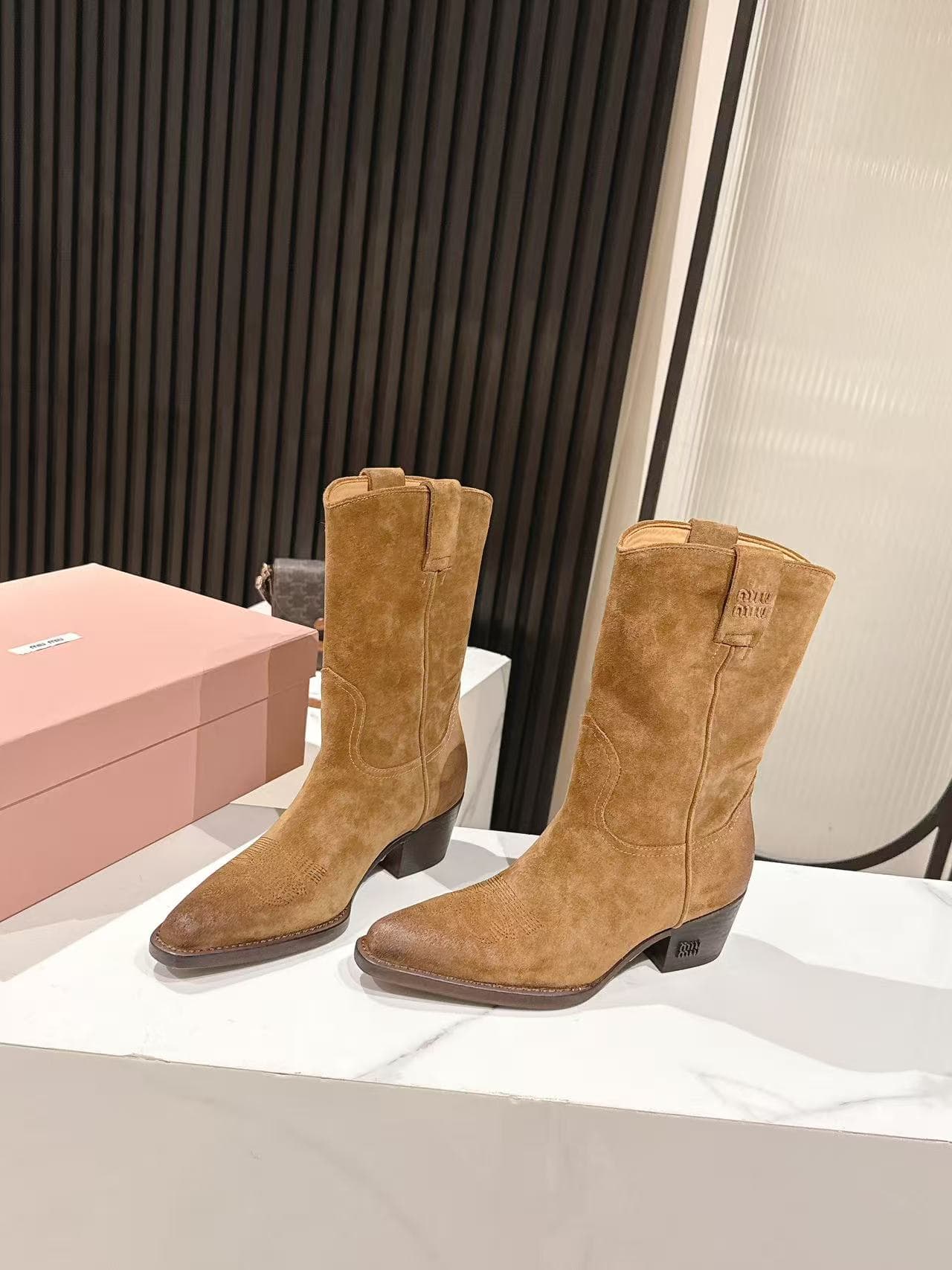 D10551 MiuMiu Miu’s latest autumn/winter western cowboy boots — image 2