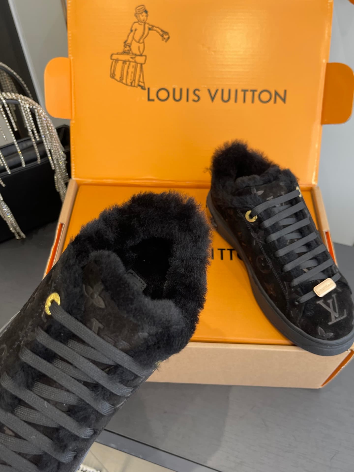D9149 🏧𝐋𝐕 Louis Vuitton TIME OUT casual sneakers, soft fabric for beginners — image 5