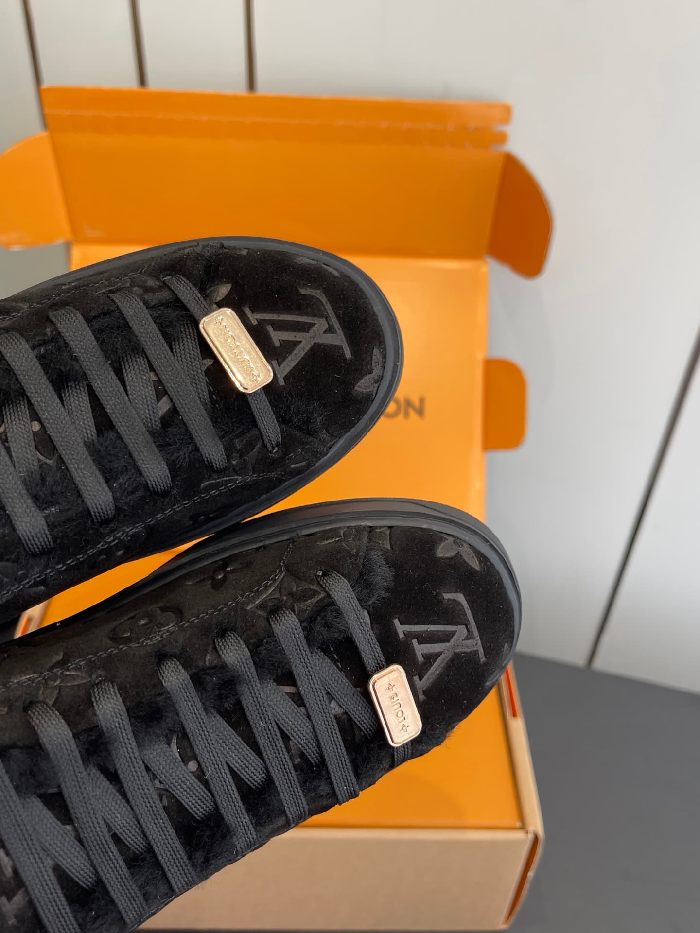 D9149 🏧𝐋𝐕 Louis Vuitton TIME OUT casual sneakers, soft fabric for beginners — image 3