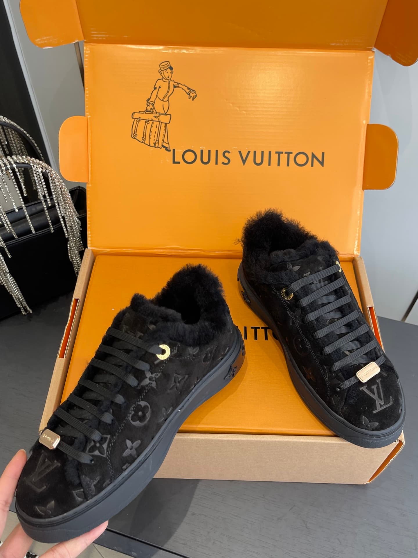D9149 🏧𝐋𝐕 Louis Vuitton TIME OUT casual sneakers, soft fabric for beginners — image 4