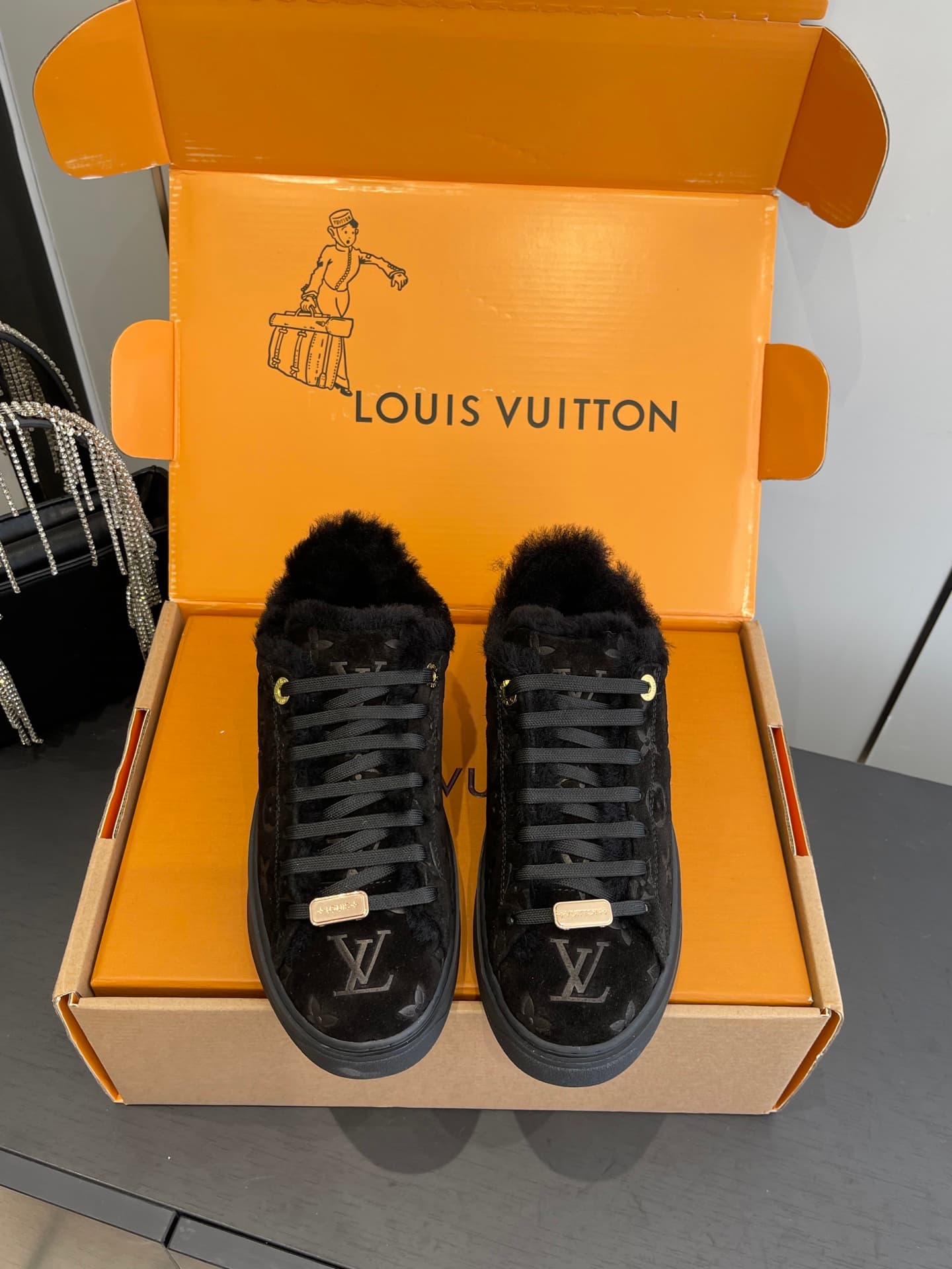 D9149 🏧𝐋𝐕 Louis Vuitton TIME OUT casual sneakers, soft fabric for beginners — image 2