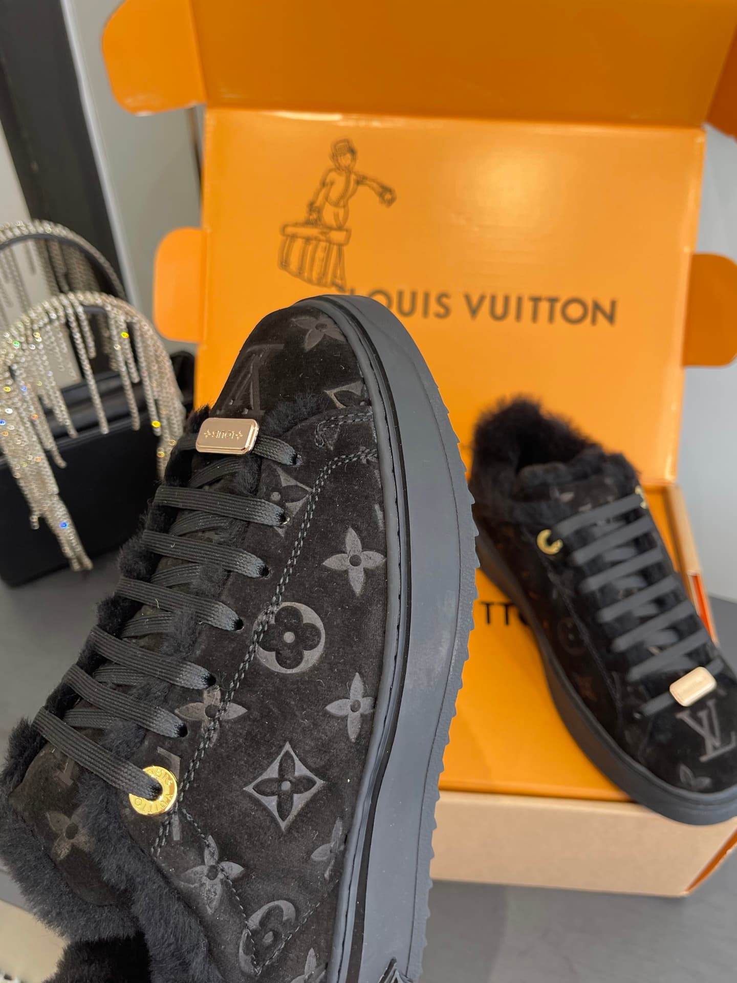 D9149 🏧𝐋𝐕 Louis Vuitton TIME OUT casual sneakers, soft fabric for beginners — image 7