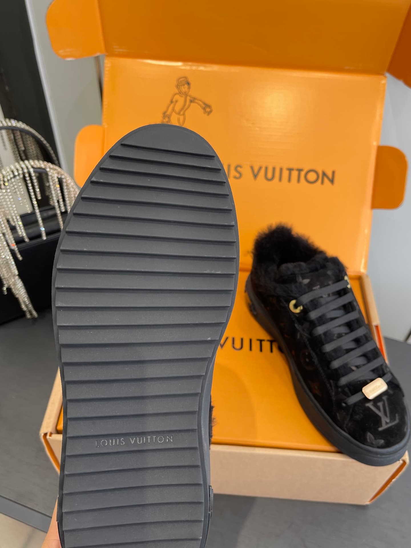 D9149 🏧𝐋𝐕 Louis Vuitton TIME OUT casual sneakers, soft fabric for beginners — image 6