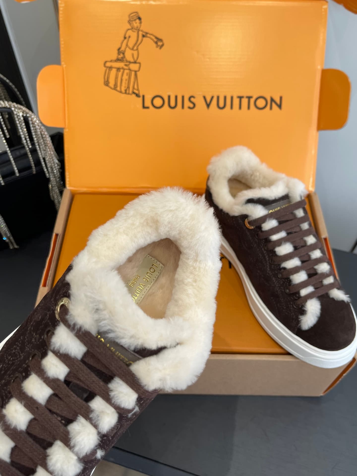 D9145 🏧𝐋𝐕 Louis Vuitton TIME OUT casual sneakers, soft fabric for beginners — image 5