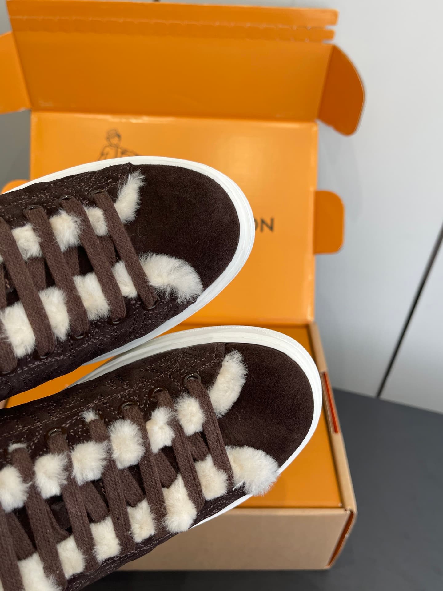 D9145 🏧𝐋𝐕 Louis Vuitton TIME OUT casual sneakers, soft fabric for beginners — image 3