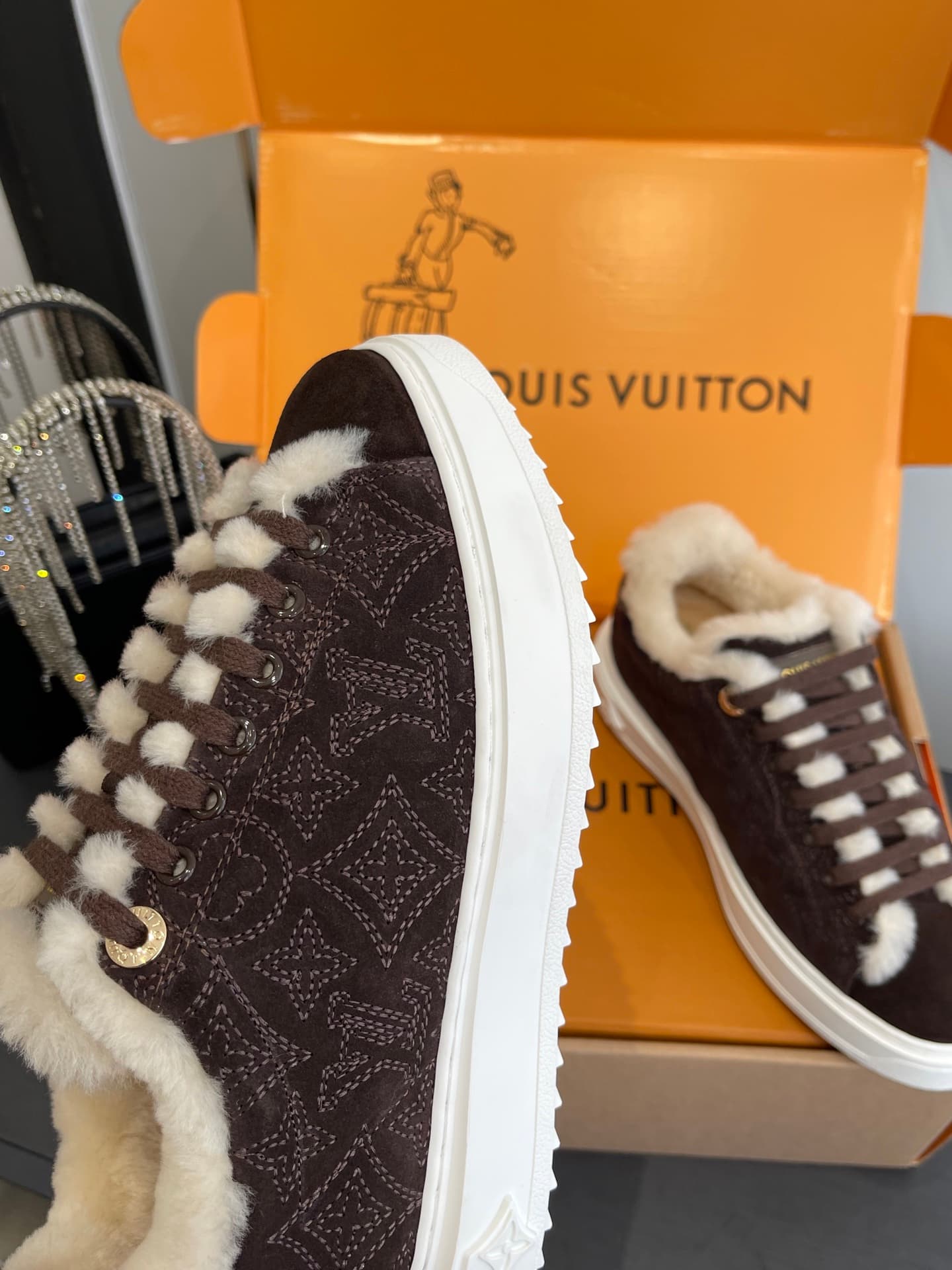 D9145 🏧𝐋𝐕 Louis Vuitton TIME OUT casual sneakers, soft fabric for beginners — image 7