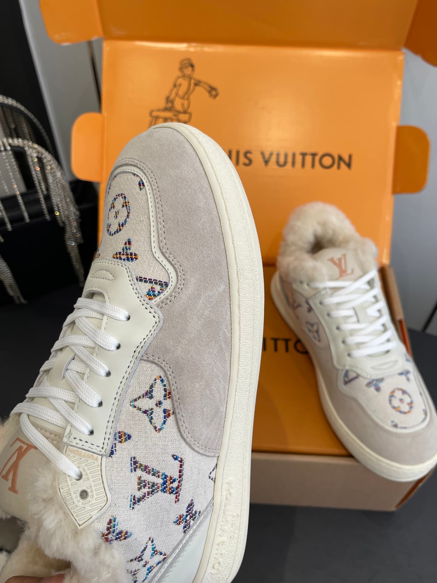 D9154 🏧𝐋𝐕 Louis Vuitton TIME OUT casual sneakers, microfiber material — image 7