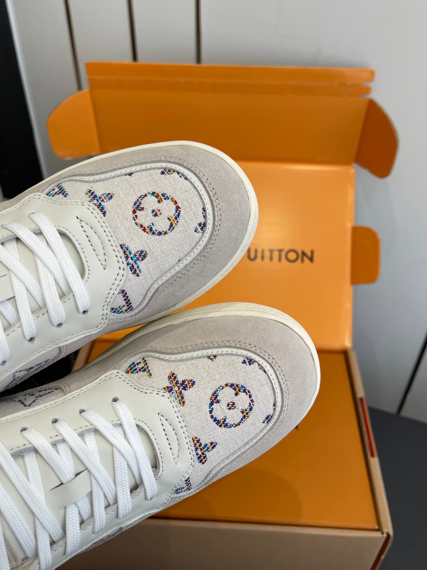 D9154 🏧𝐋𝐕 Louis Vuitton TIME OUT casual sneakers, microfiber material — image 3