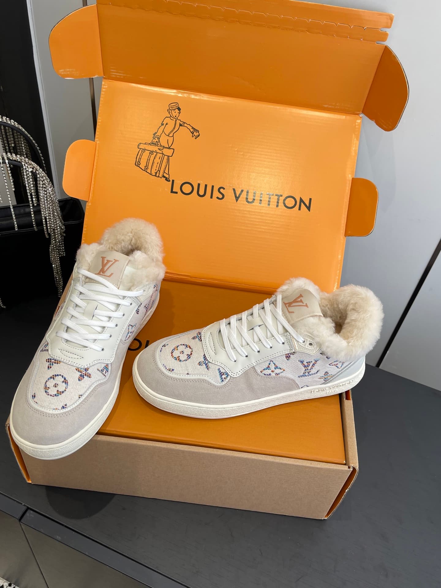 D9154 🏧𝐋𝐕 Louis Vuitton TIME OUT casual sneakers, microfiber material — image 8