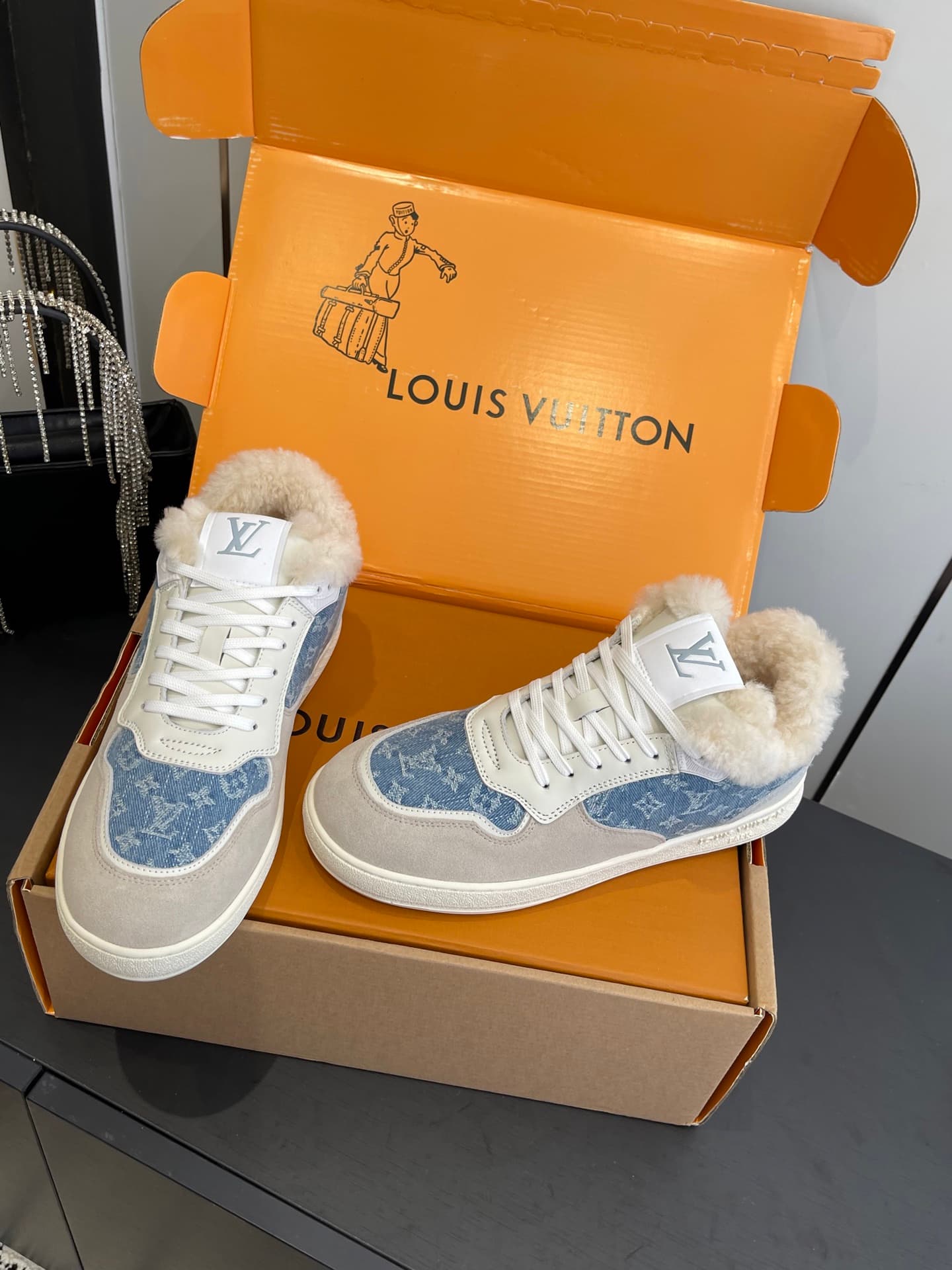 D9153 🏧𝐋𝐕 Louis Vuitton TIME OUT casual sneakers, soft microfiber shoes — image 8