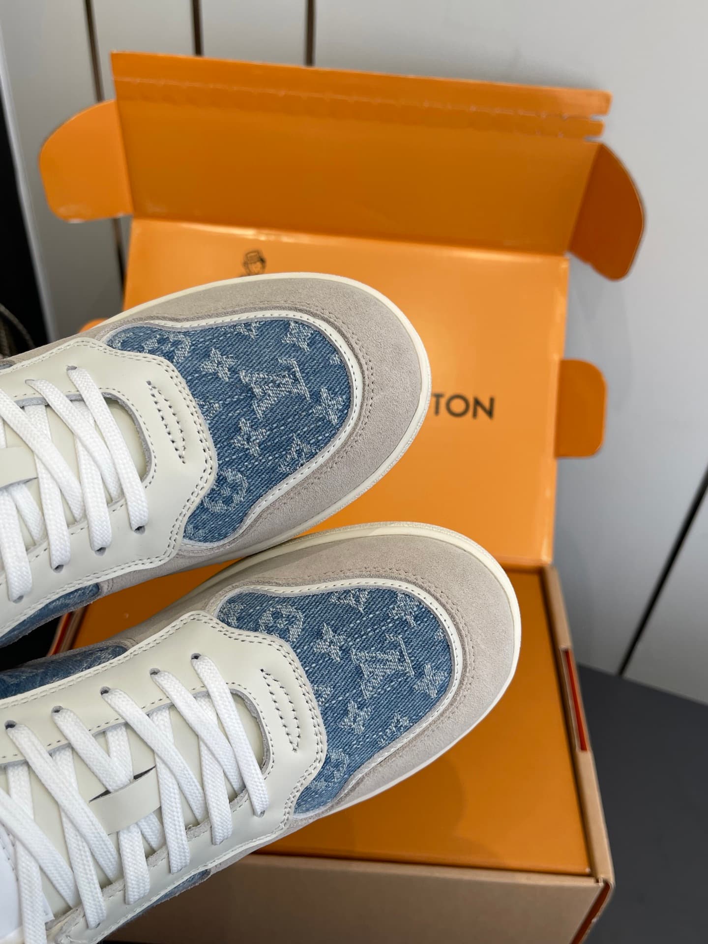 D9153 🏧𝐋𝐕 Louis Vuitton TIME OUT casual sneakers, soft microfiber shoes — image 3