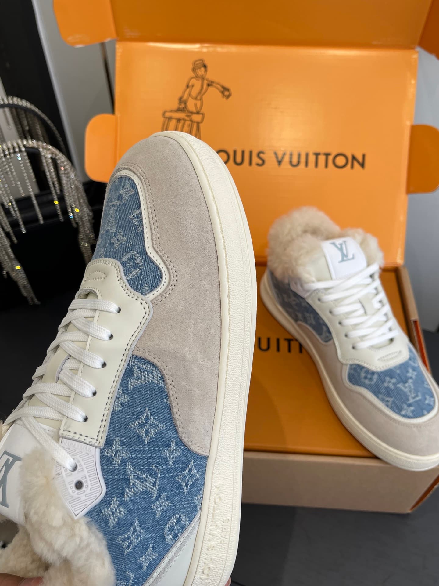 D9153 🏧𝐋𝐕 Louis Vuitton TIME OUT casual sneakers, soft microfiber shoes — image 7