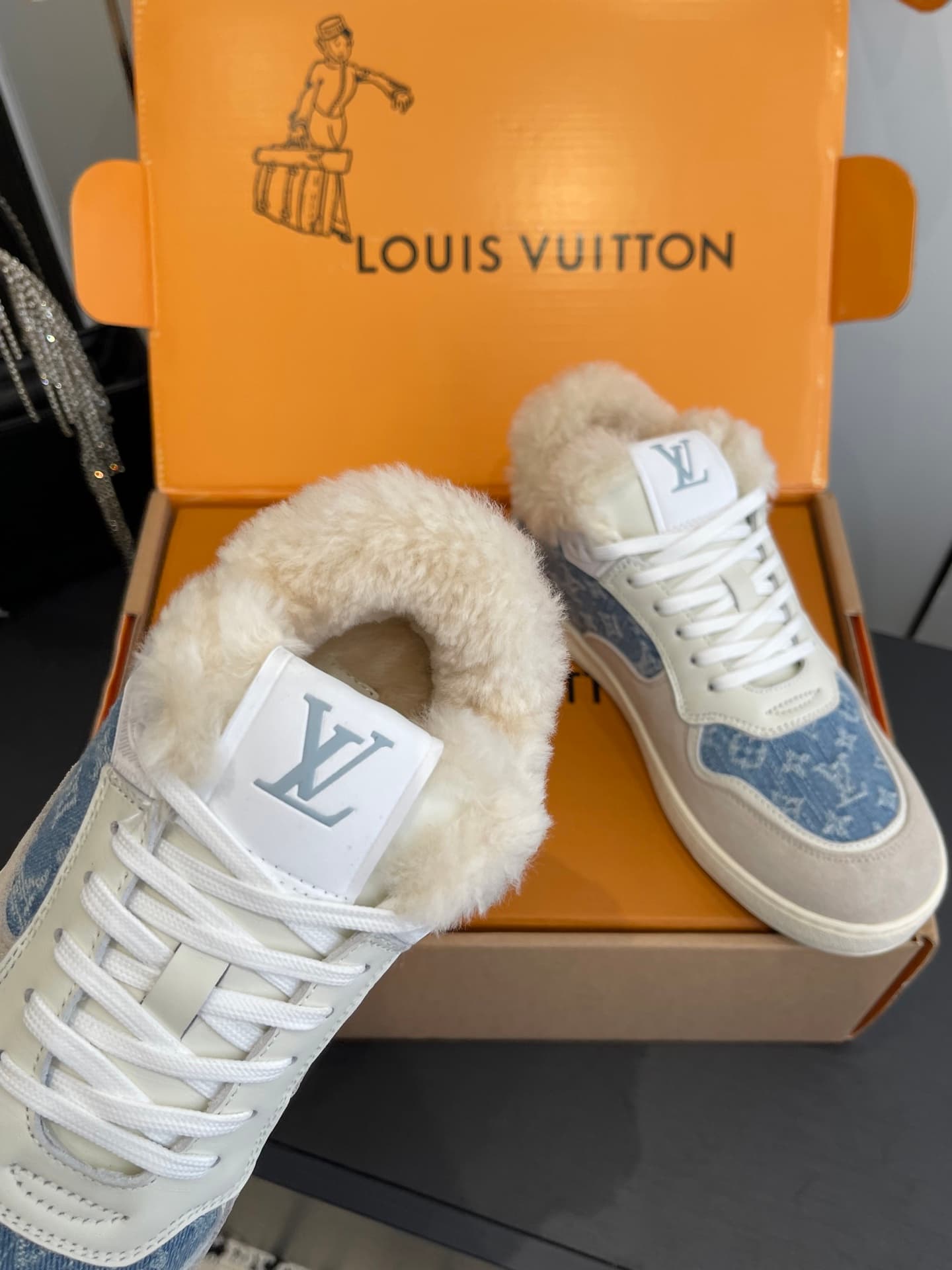 D9153 🏧𝐋𝐕 Louis Vuitton TIME OUT casual sneakers, soft microfiber shoes — image 5