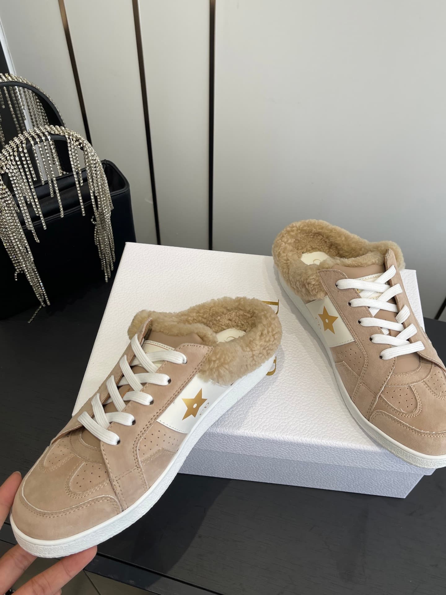 D5724 🏧𝐃𝐢𝐨𝐫 Diō’s new autumn/winter collection – woolen🐑 shoes with a thin sole and semi-towable design. Classic, elegant, and comfortable; they look great when worn, and truly enhance one’s style. It’s a top-tier version of the original design! — image 4
