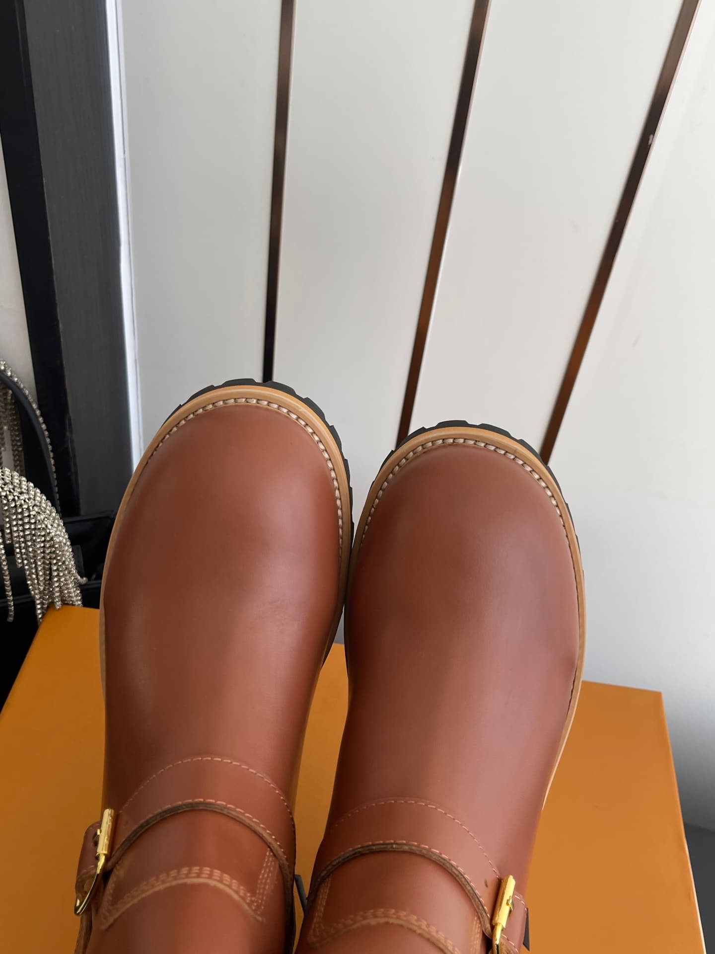 D9098 🏧𝐋𝐕 × Timberland Louis Vuitton’s new 8 size 1 boots for women – shopping is about following your intuition. They really make you look slimmer; they also reveal the thinness of your calves💃🏽 — image 7