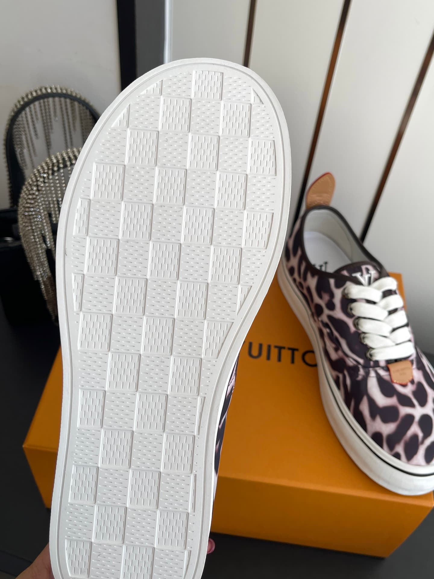 D9107 🏧𝐋𝐕 Louis Vuitton 2027 spring/summer collection – LV Combi flat shoes with canvas prints and casual style💁‍♂️ Men’s board shoes. — image 8