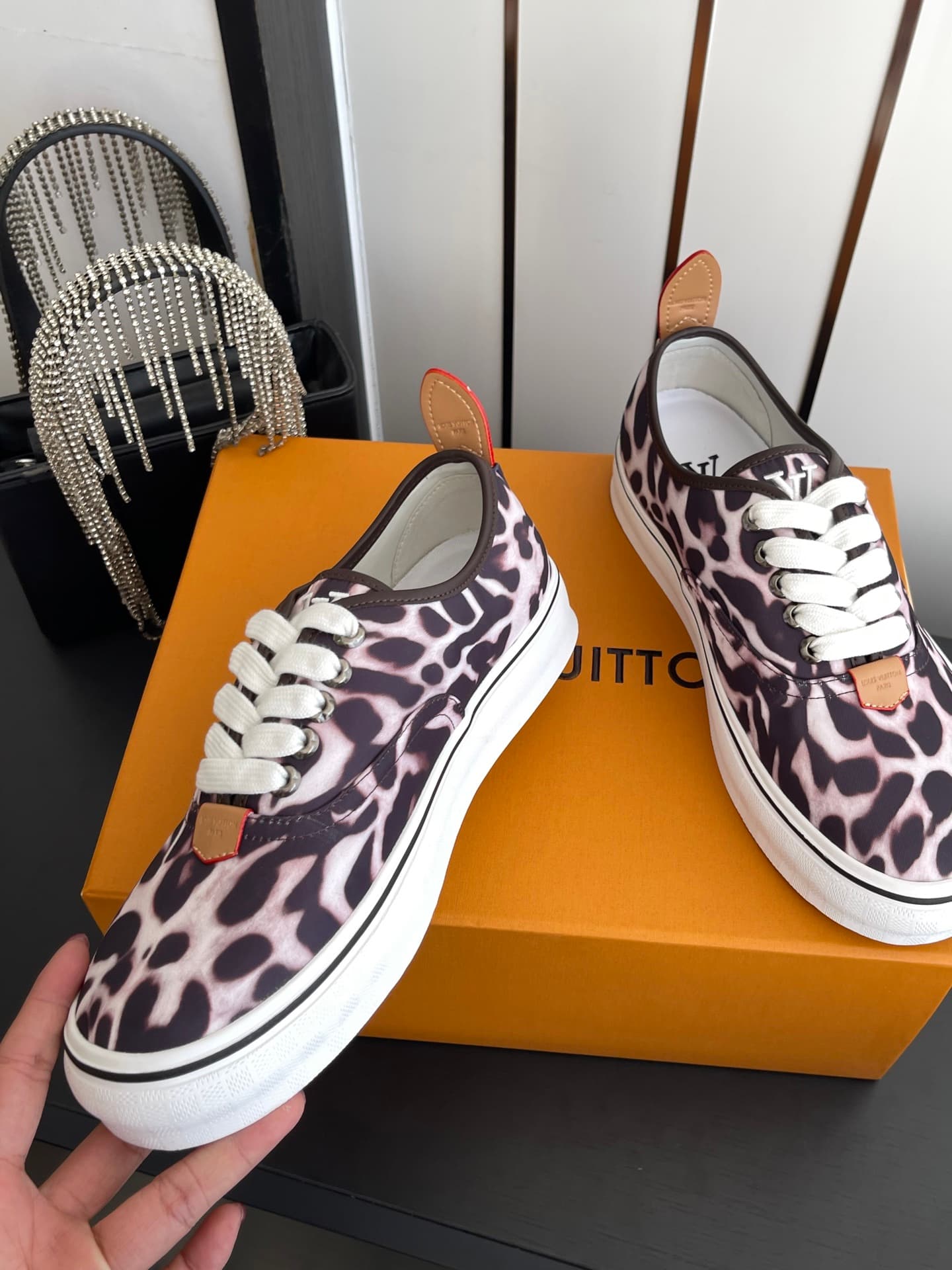 D9107 🏧𝐋𝐕 Louis Vuitton 2027 spring/summer collection – LV Combi flat shoes with canvas prints and casual style💁‍♂️ Men’s board shoes. — image 3