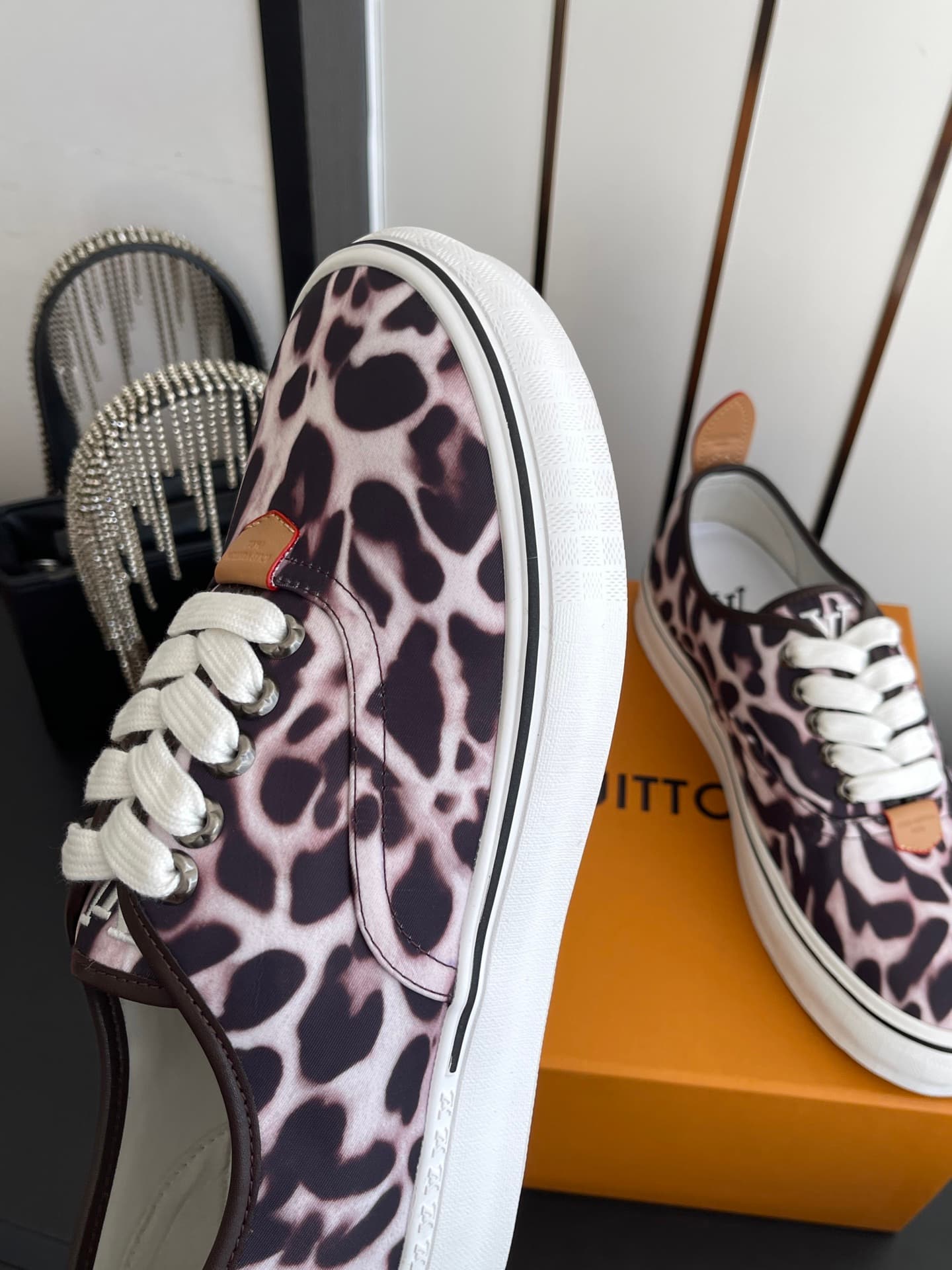 D9107 🏧𝐋𝐕 Louis Vuitton 2027 spring/summer collection – LV Combi flat shoes with canvas prints and casual style💁‍♂️ Men’s board shoes. — image 5
