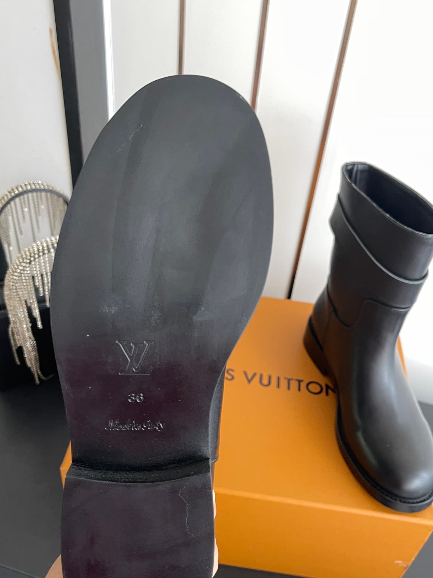 D9080 🏧𝐋𝐨𝐮𝐢𝐬 𝐕𝐮𝐭𝐭𝐨𝐧 Louis Vuitton’s new LV donkey-style British-style stylish Martin boots, straight-leg boots, low boots. — image 8