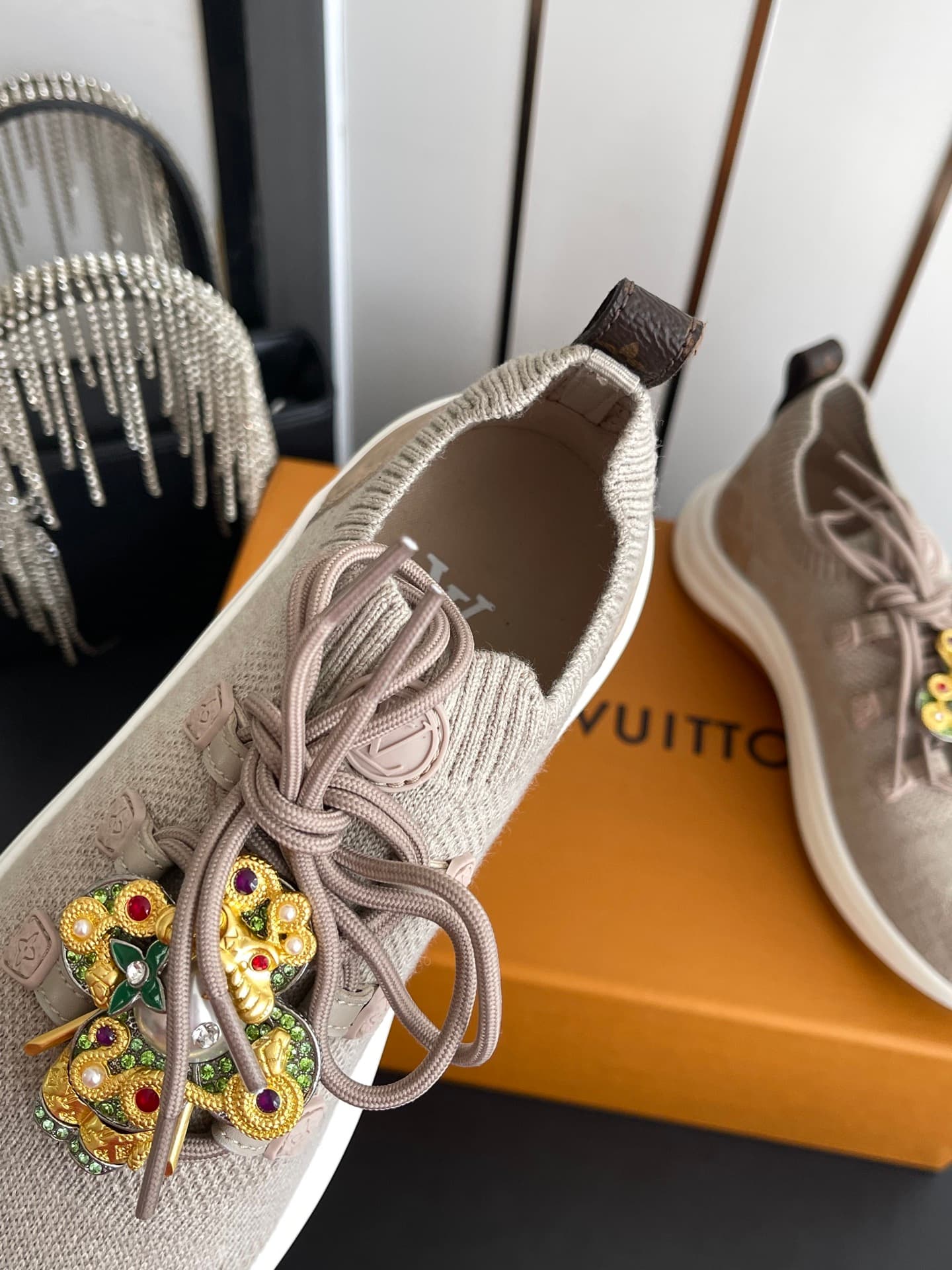 D9124 [Accessories + 120] — image 6