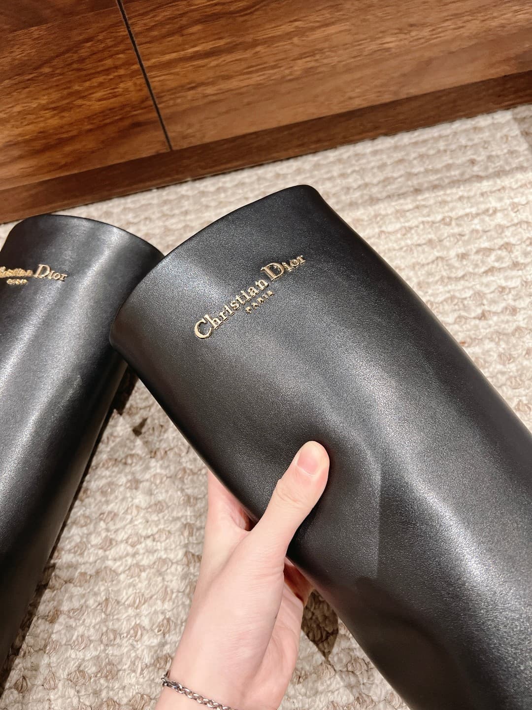 D5913 𝐂𝐇𝐑𝐈𝐒𝐓𝐈𝐀𝐍 𝐃𝐈𝐎𝐑#New Christian Dior boots with high heels. These D-𝐓𝐨𝐰𝐧 boots with heels are new items in the 2024 winter collection, featuring a modern style with a classic look. With a straight-leg silhouette and crafted from soft black leather, the — image 6