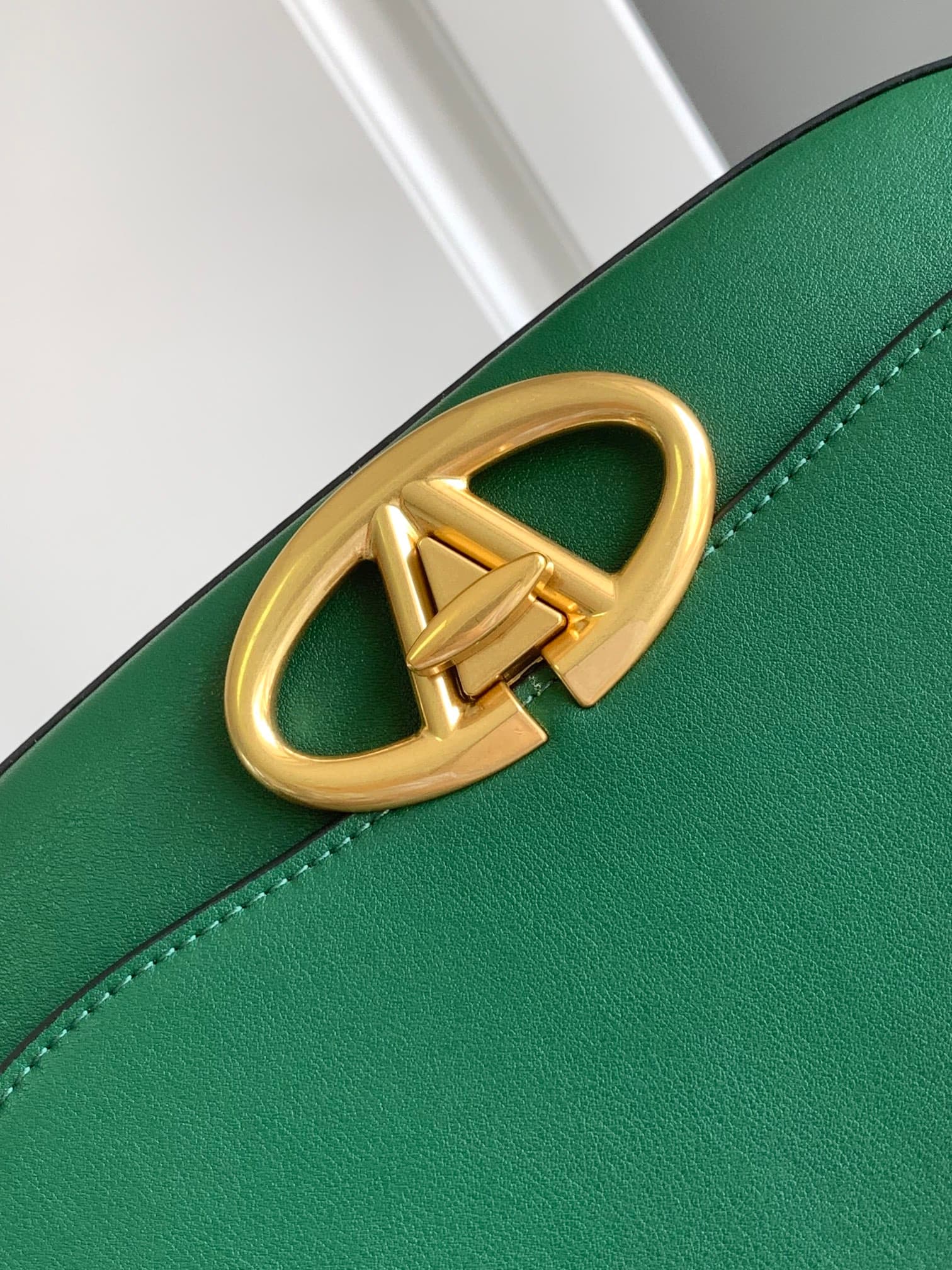 C3213 🆕 Latest fashion trendy item ❤ Leather bag, adorned with bronze and gold details from Vlogo. This bag can be carried across the shoulder or under the arms – perfect for all occasions ❣️❣️ — image 5