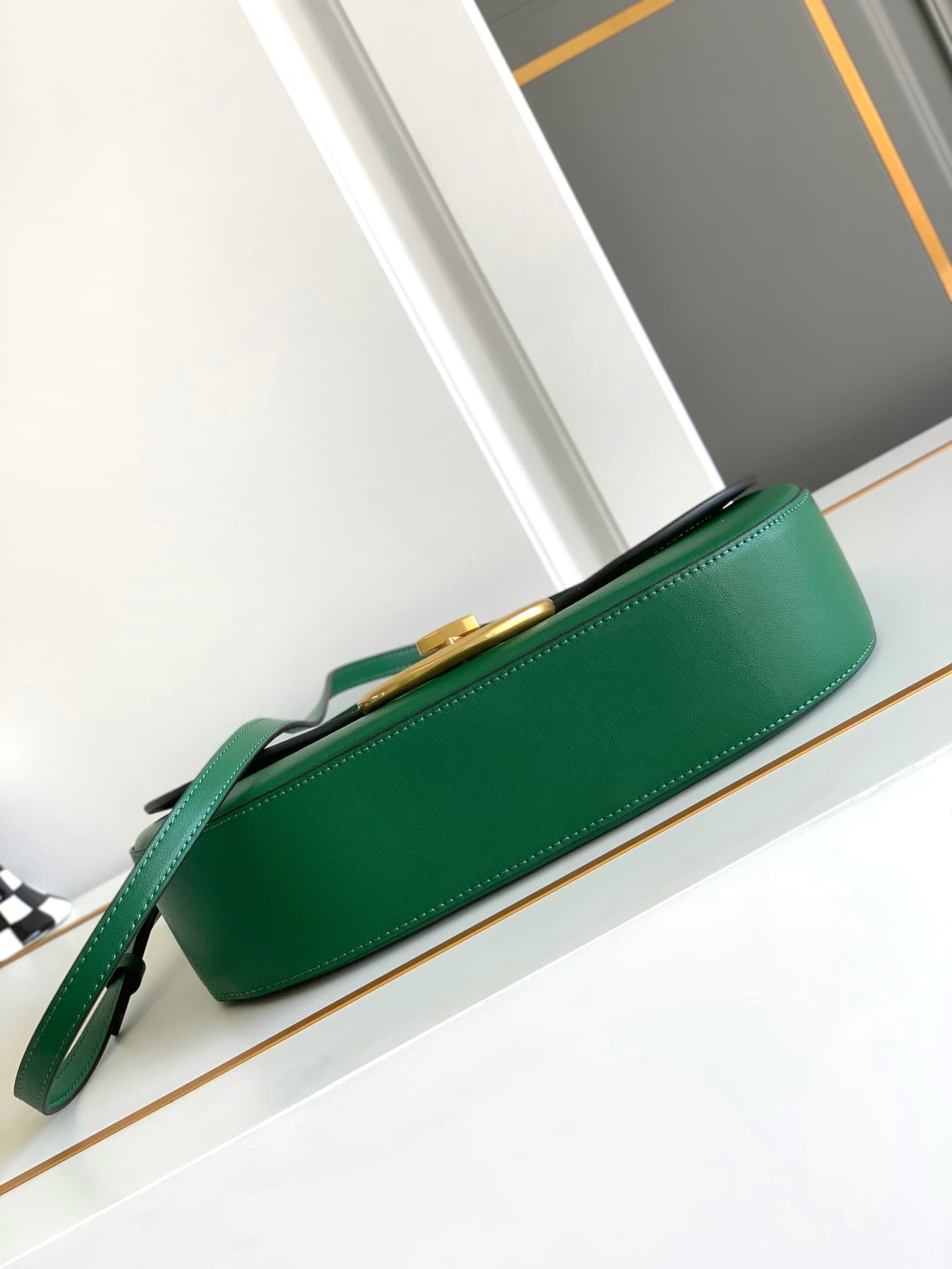 C3213 🆕 Latest fashion trendy item ❤ Leather bag, adorned with bronze and gold details from Vlogo. This bag can be carried across the shoulder or under the arms – perfect for all occasions ❣️❣️ — image 4