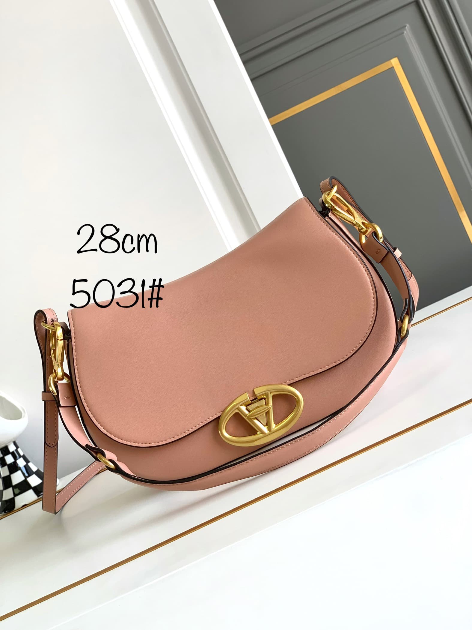 C3211 🆕 Latest fashion trendy item❤ Leather bag, adorned with bronze and gold detailing in Vlogo style. This bag can be carried on the shoulder or under the arm – a perfect versatile piece❣️❣️ — image 1