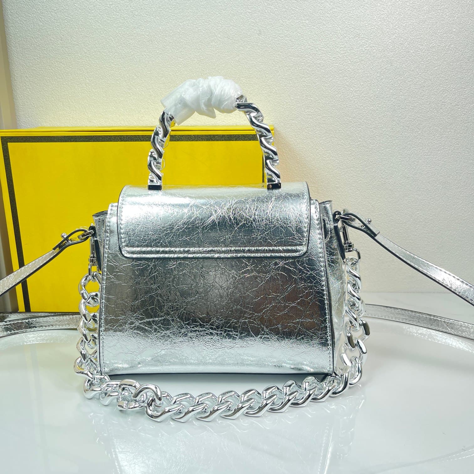 C2820 Bao Wen Fan Siszy🌸 VeraceLaMedusa Spring/Summer Collection Handbags❤️ wuy Zheng Xiuwen Zuo Nan Xiao 🌹 Li Yilin’s unique interpretation #The iconic Medusa symbol is featured in the center, adding a striking element. It can take on various styles—both — image 3