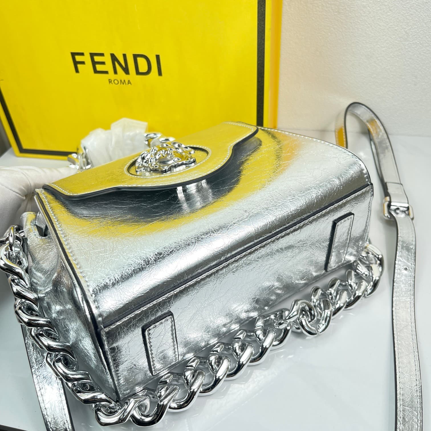 C2820 Bao Wen Fan Siszy🌸 VeraceLaMedusa Spring/Summer Collection Handbags❤️ wuy Zheng Xiuwen Zuo Nan Xiao 🌹 Li Yilin’s unique interpretation #The iconic Medusa symbol is featured in the center, adding a striking element. It can take on various styles—both — image 5