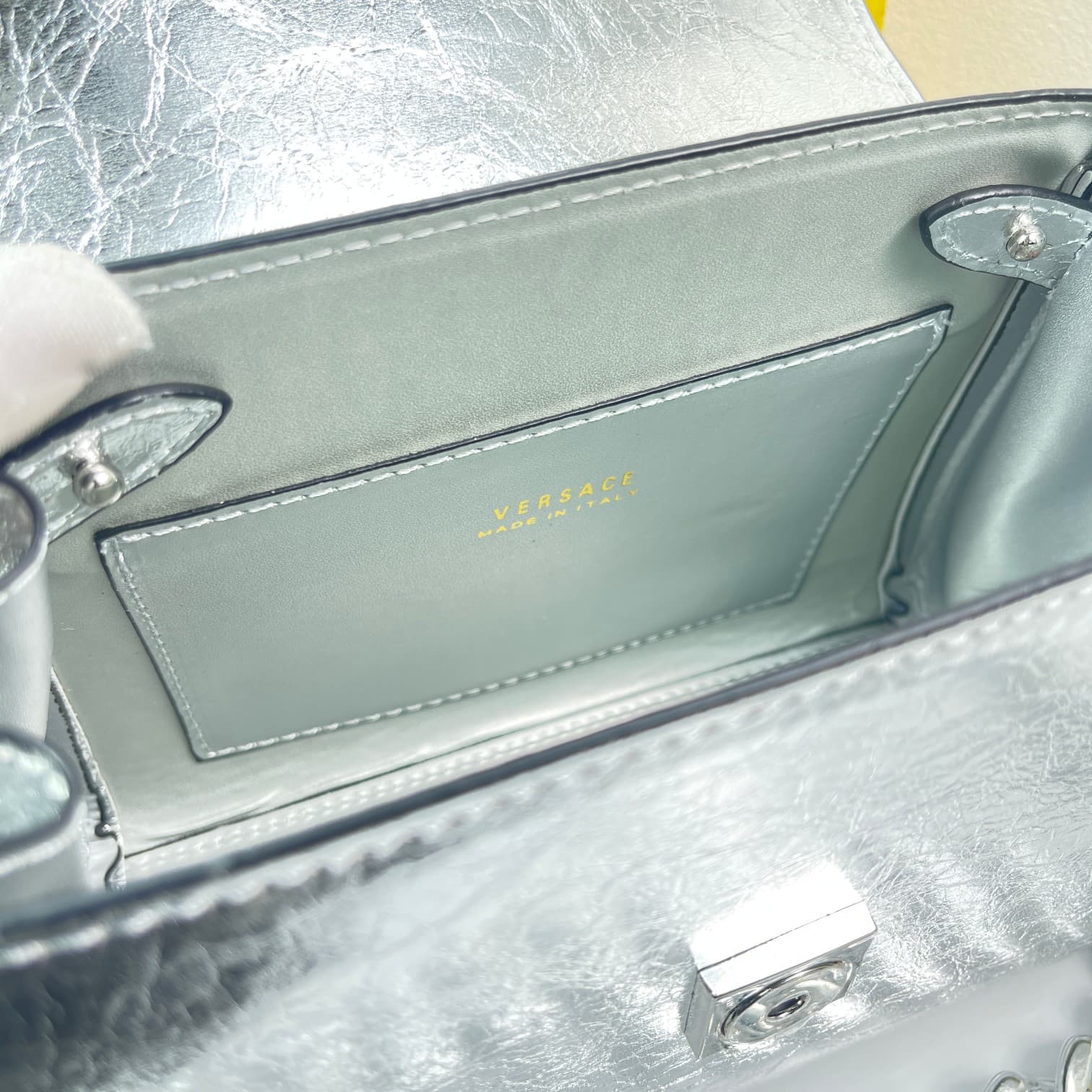 C2820 Bao Wen Fan Siszy🌸 VeraceLaMedusa Spring/Summer Collection Handbags❤️ wuy Zheng Xiuwen Zuo Nan Xiao 🌹 Li Yilin’s unique interpretation #The iconic Medusa symbol is featured in the center, adding a striking element. It can take on various styles—both — image 8