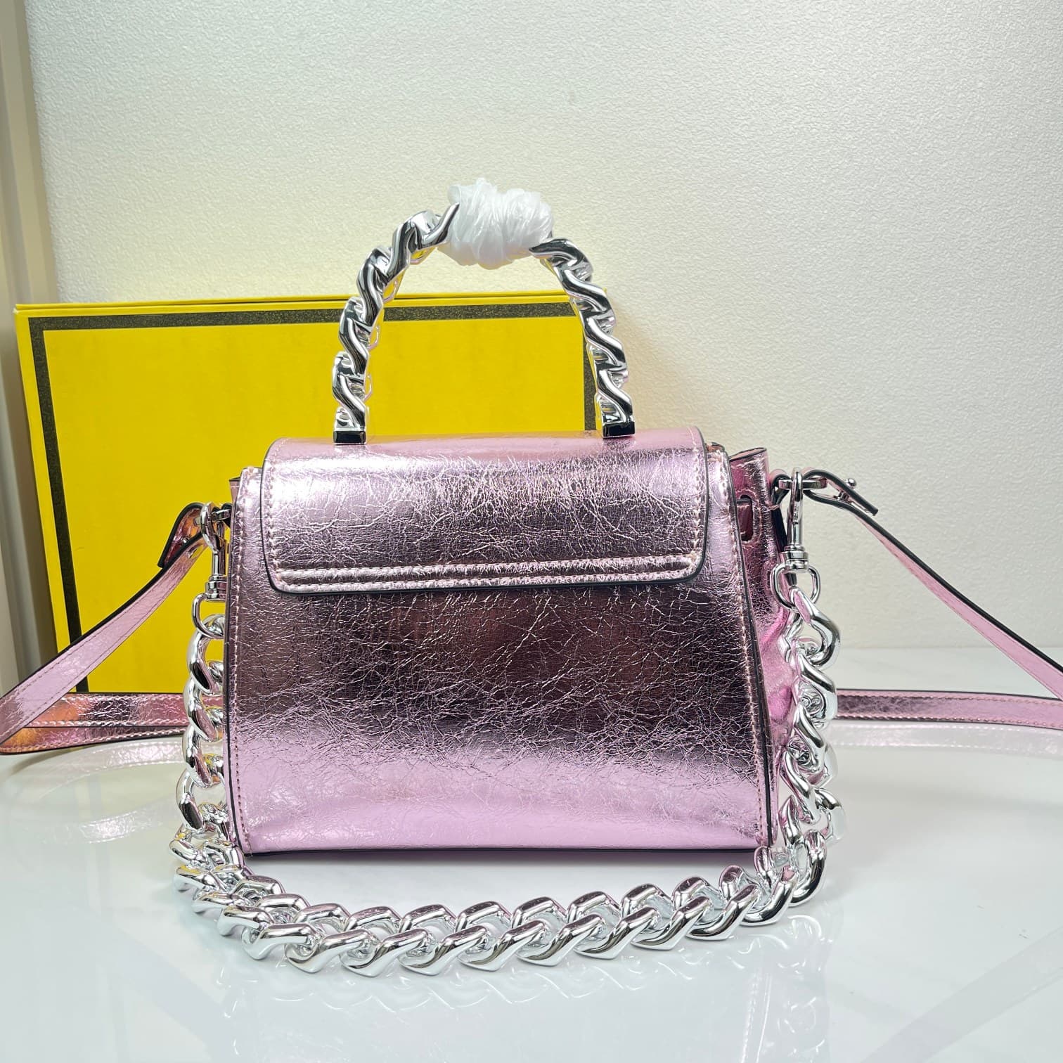 C2817 Boom纹 Versace🌸 VeraceLaMedusa Spring/Summer Collection Handbags❤️ wuy Zheng Xiuwen Zuo Nan Xiao 🌹 Li Yilin’s unique interpretation #The iconic Medusa symbol is featured in the center, adding a striking element. It can be styled in various ways—eithe — image 3
