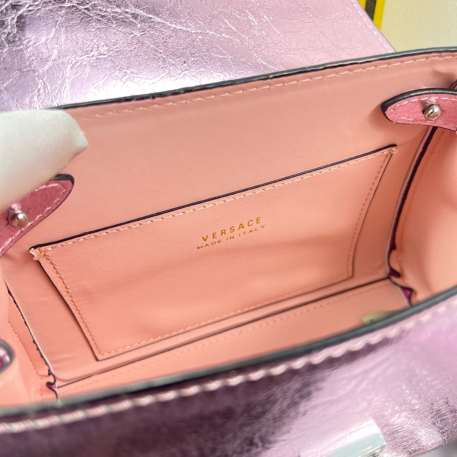 C2817 Boom纹 Versace🌸 VeraceLaMedusa Spring/Summer Collection Handbags❤️ wuy Zheng Xiuwen Zuo Nan Xiao 🌹 Li Yilin’s unique interpretation #The iconic Medusa symbol is featured in the center, adding a striking element. It can be styled in various ways—eithe — image 8
