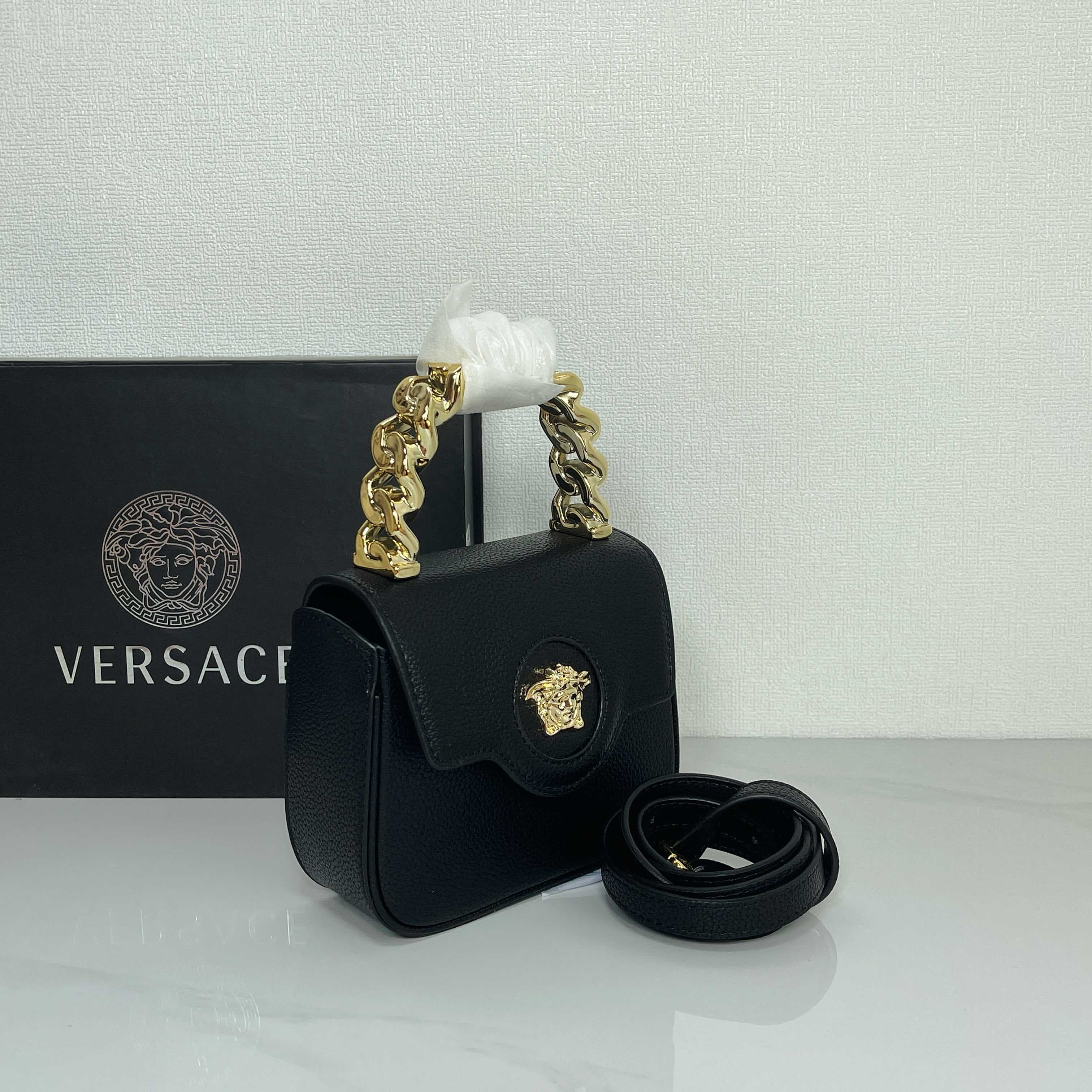 C2830 The new La Medusa mini bag, which has become very popular across the internet, is now available! It’s made from high-quality cowhide. The ton-sur-ton Medusa pattern in the center is highly recognizable. The handle at the top of the strap is detachab — image 2