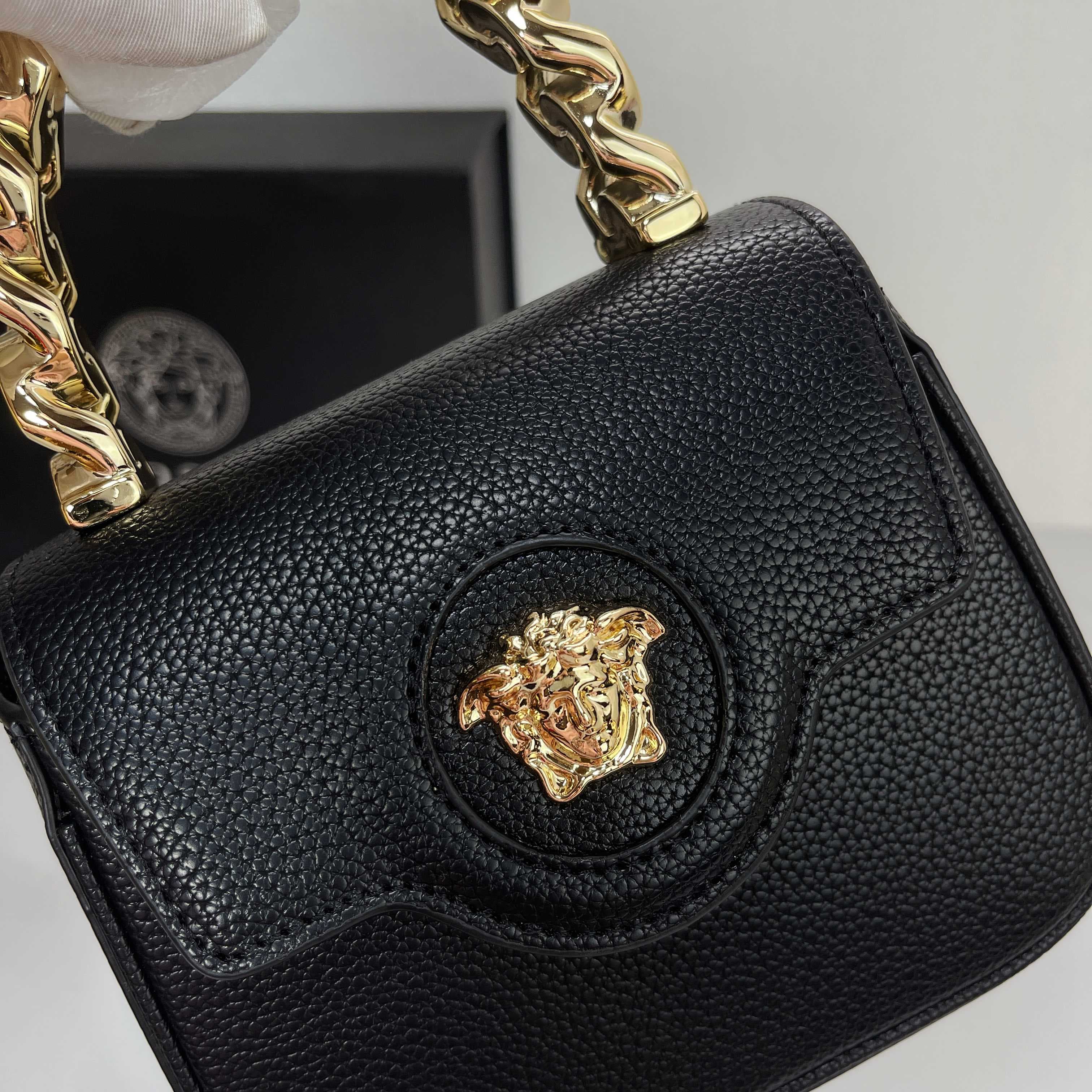 C2830 The new La Medusa mini bag, which has become very popular across the internet, is now available! It’s made from high-quality cowhide. The ton-sur-ton Medusa pattern in the center is highly recognizable. The handle at the top of the strap is detachab — image 5
