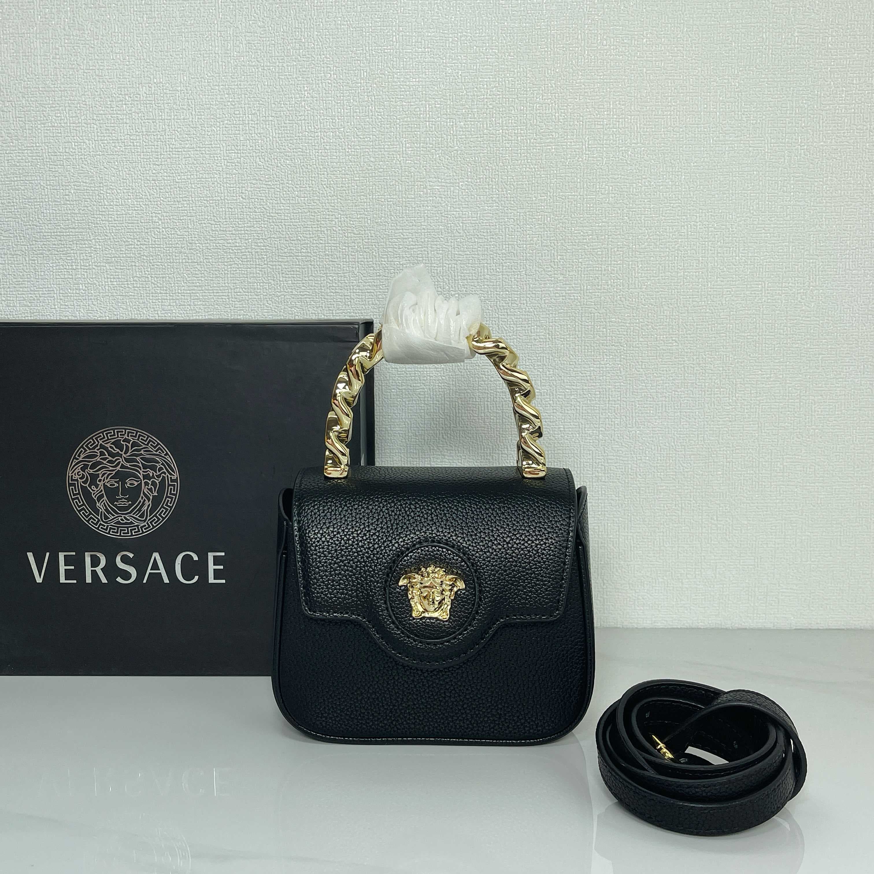 C2830 The new La Medusa mini bag, which has become very popular across the internet, is now available! It’s made from high-quality cowhide. The ton-sur-ton Medusa pattern in the center is highly recognizable. The handle at the top of the strap is detachab — image 1