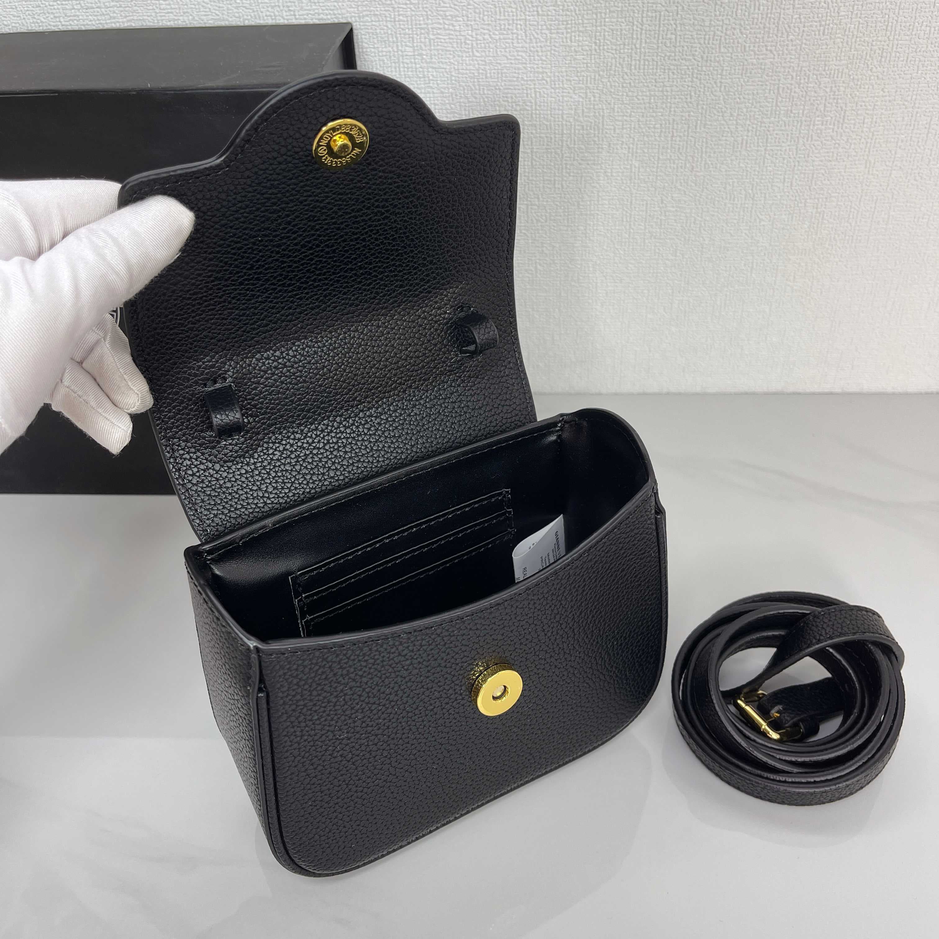 C2830 The new La Medusa mini bag, which has become very popular across the internet, is now available! It’s made from high-quality cowhide. The ton-sur-ton Medusa pattern in the center is highly recognizable. The handle at the top of the strap is detachab — image 7