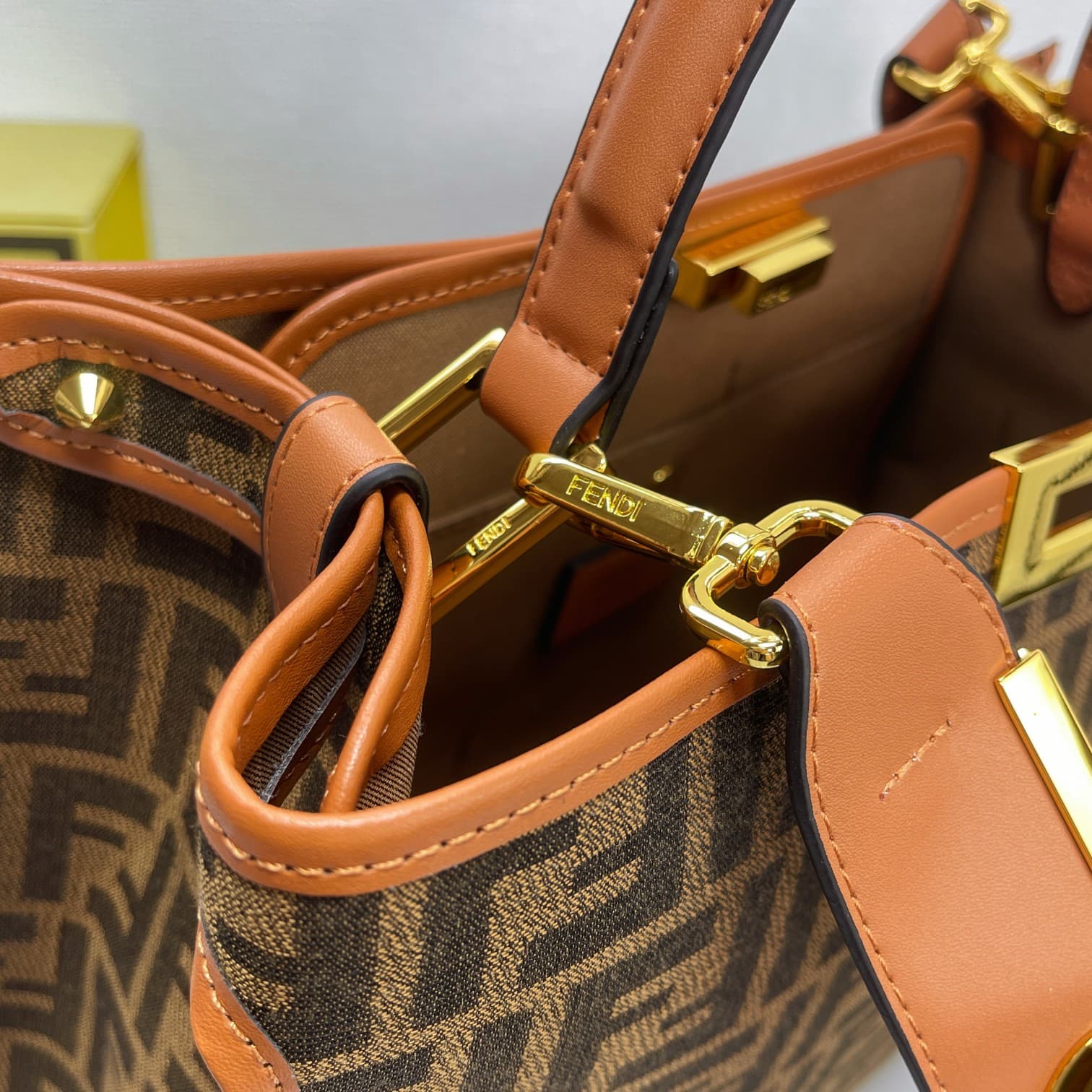 C2799 A hit product arrives! [FENDI x-lite] Peekaboo collection handbags – The new Peekaboo X-Lite series handbags born on the 10th anniversary! Rejecting the classic horizontal bar design, the central compartment, and Peekaboo X-Lite feature a stunning i — image 6