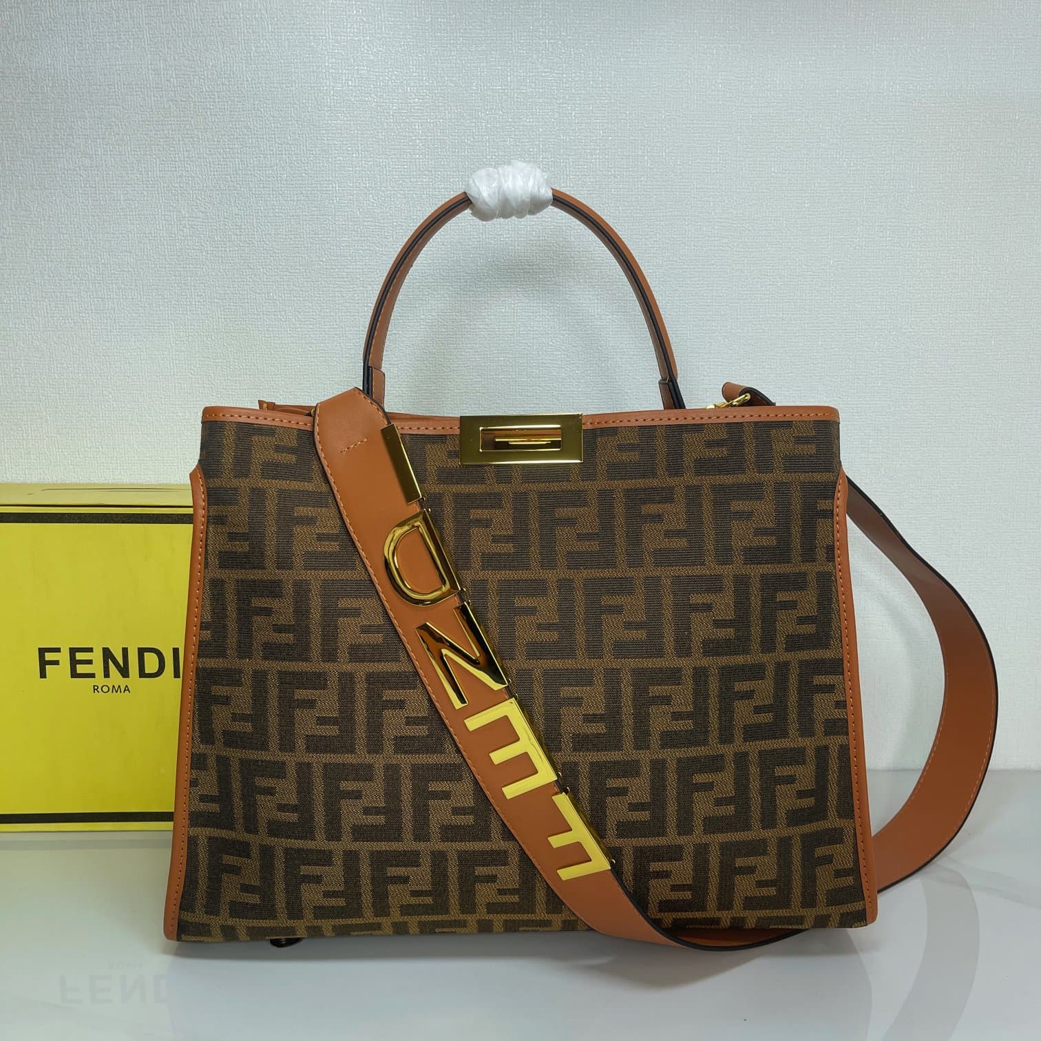 C2799 A hit product arrives! [FENDI x-lite] Peekaboo collection handbags – The new Peekaboo X-Lite series handbags born on the 10th anniversary! Rejecting the classic horizontal bar design, the central compartment, and Peekaboo X-Lite feature a stunning i — image 1